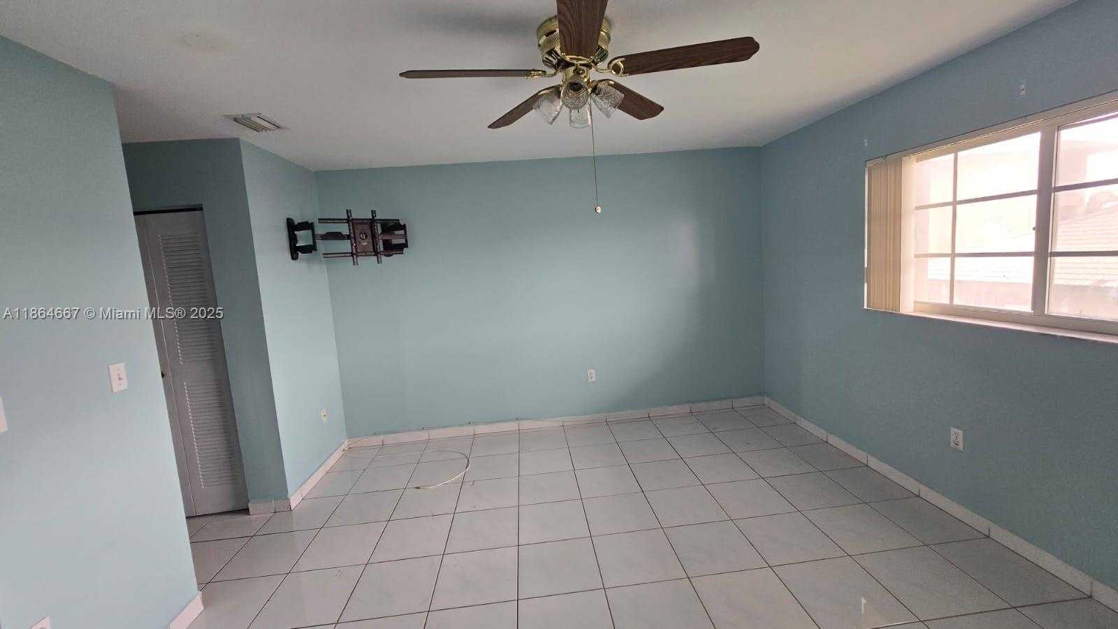 Small Image of Hialeah Gardens Number 18