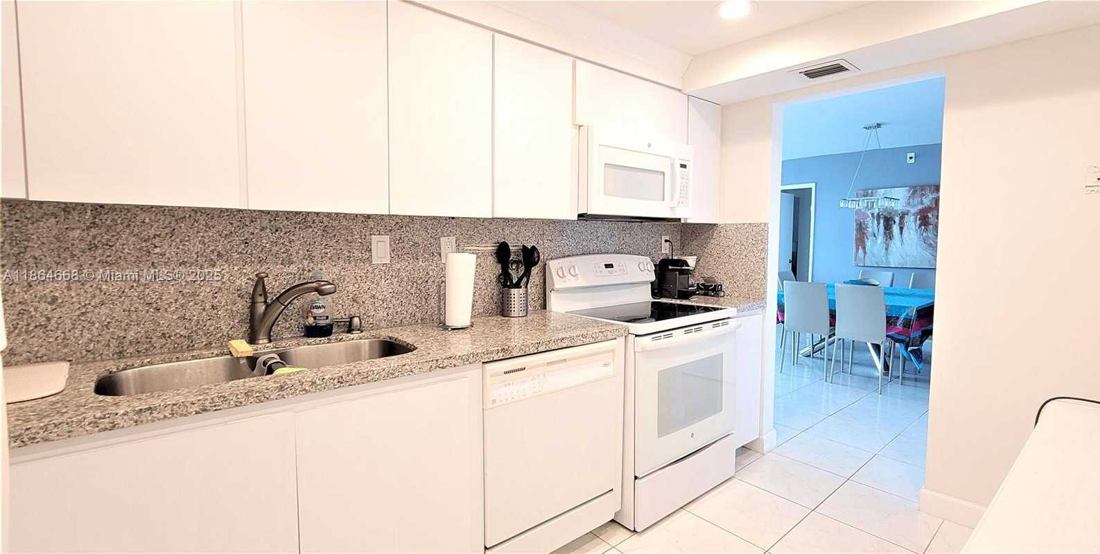 Small Image of 3731 NORTH COUNTRY CLUB DR #926, Aventura Number 16