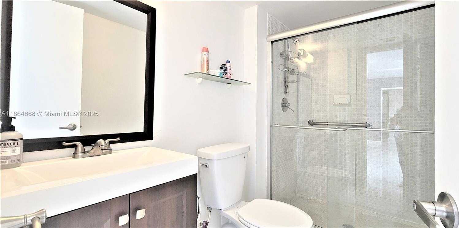 Small Image of 3731 NORTH COUNTRY CLUB DR #926, Aventura Number 4