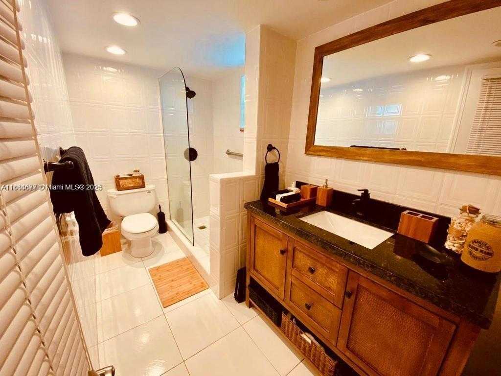 Small Image of 325 OCEAN DR #408, Miami Beach Number 6