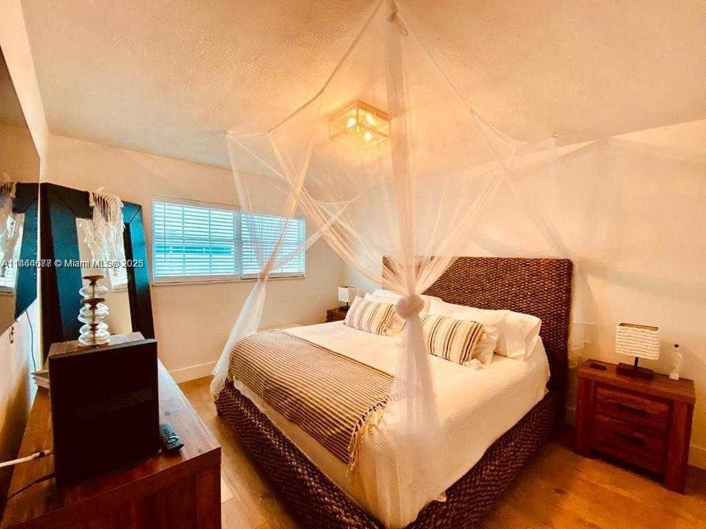 Small Image of 325 OCEAN DR #408, Miami Beach Number 7