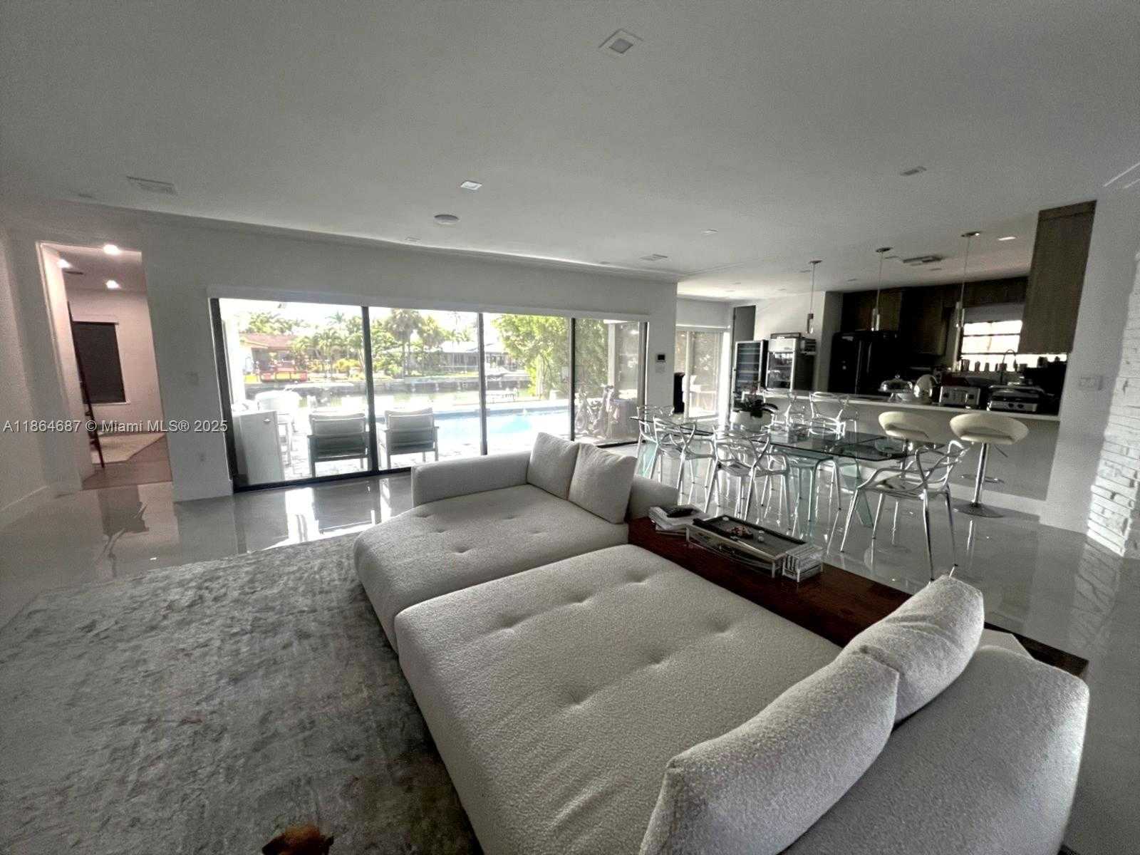 Small Image of 2062 NORTH EAST 121ST RD, North Miami Number 10