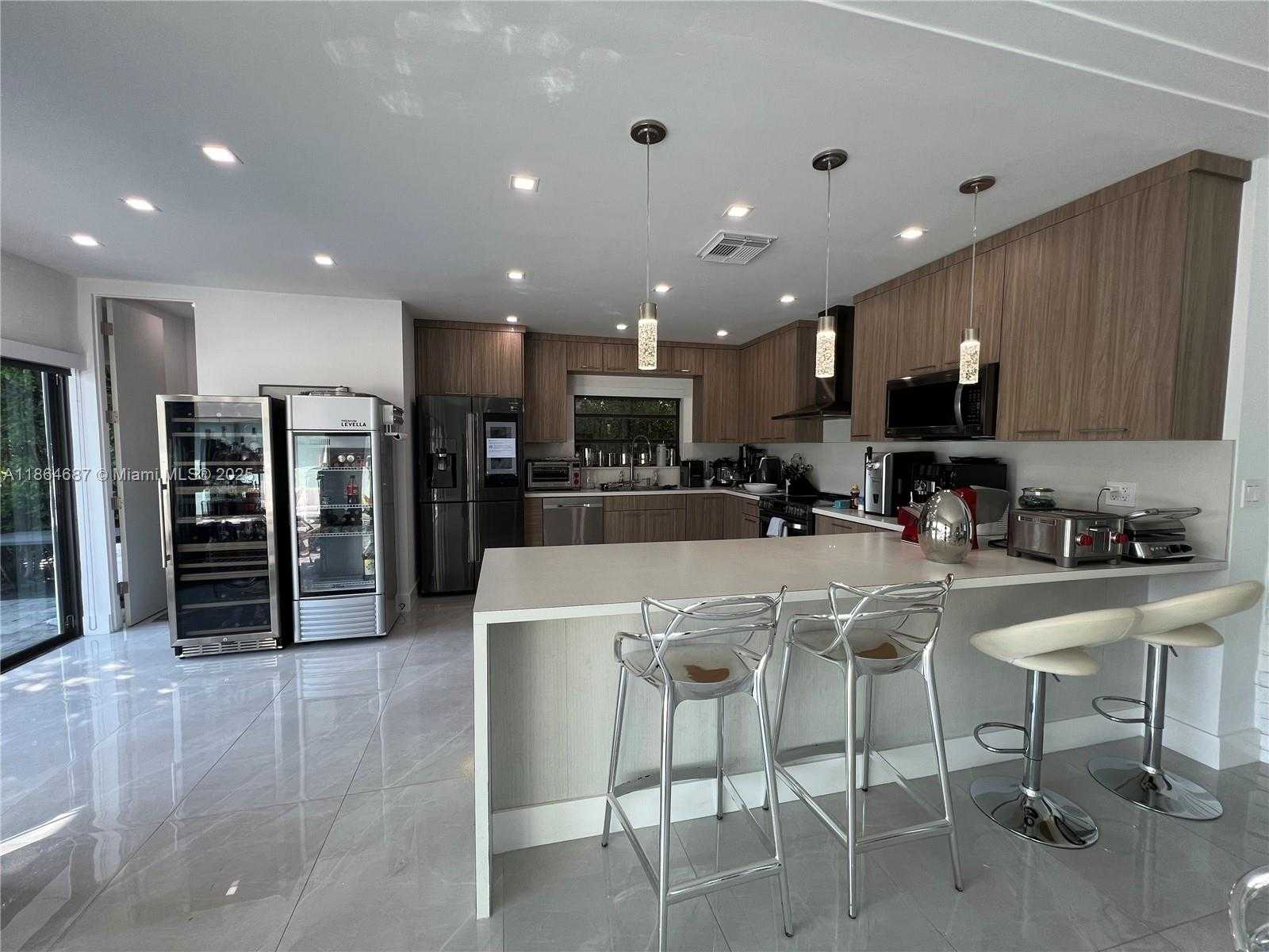 Small Image of 2062 NORTH EAST 121ST RD, North Miami Number 12