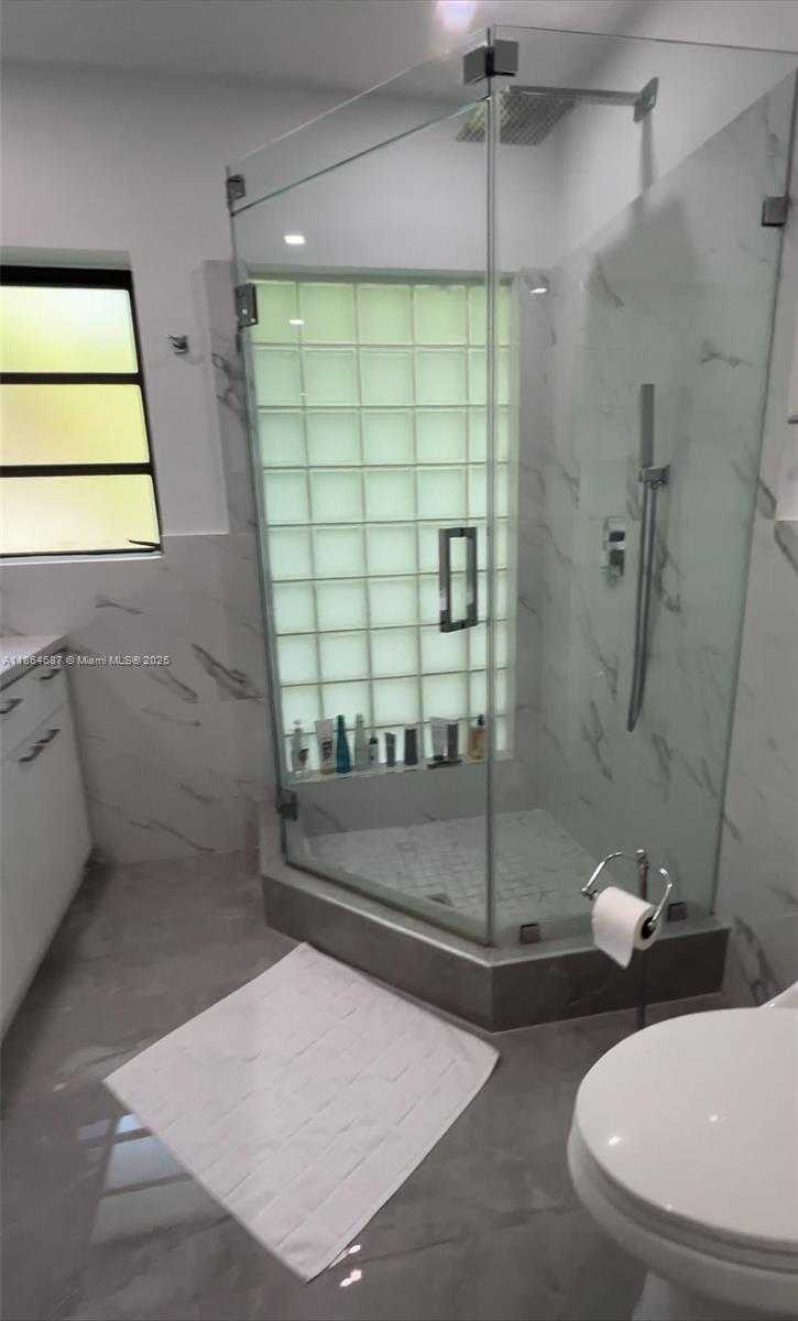 Small Image of 2062 NORTH EAST 121ST RD, North Miami Number 19