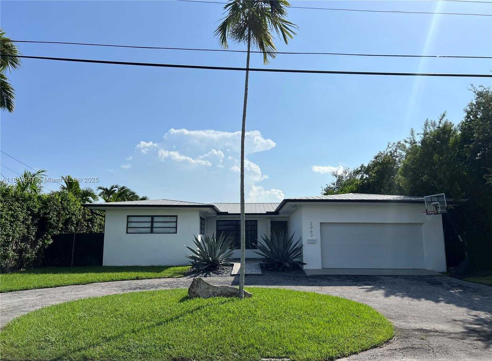 Small Image of 2062 NORTH EAST 121ST RD, North Miami Number 2