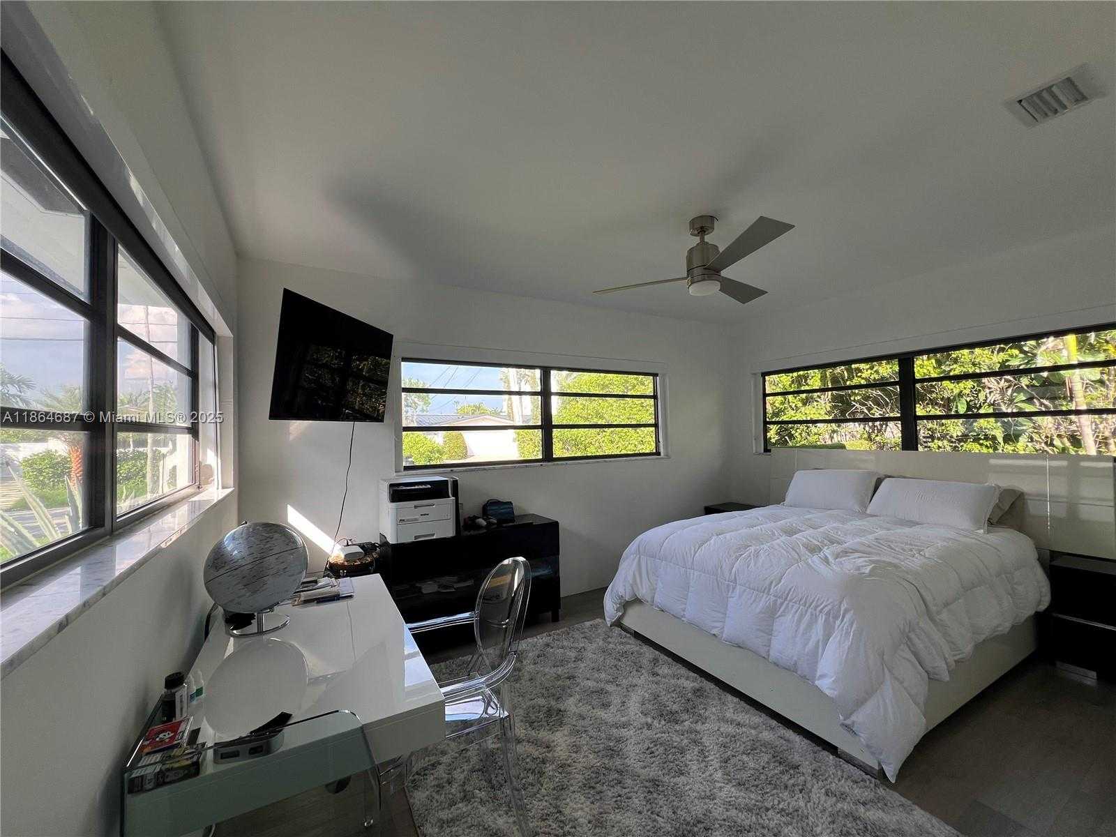 Small Image of 2062 NORTH EAST 121ST RD, North Miami Number 20