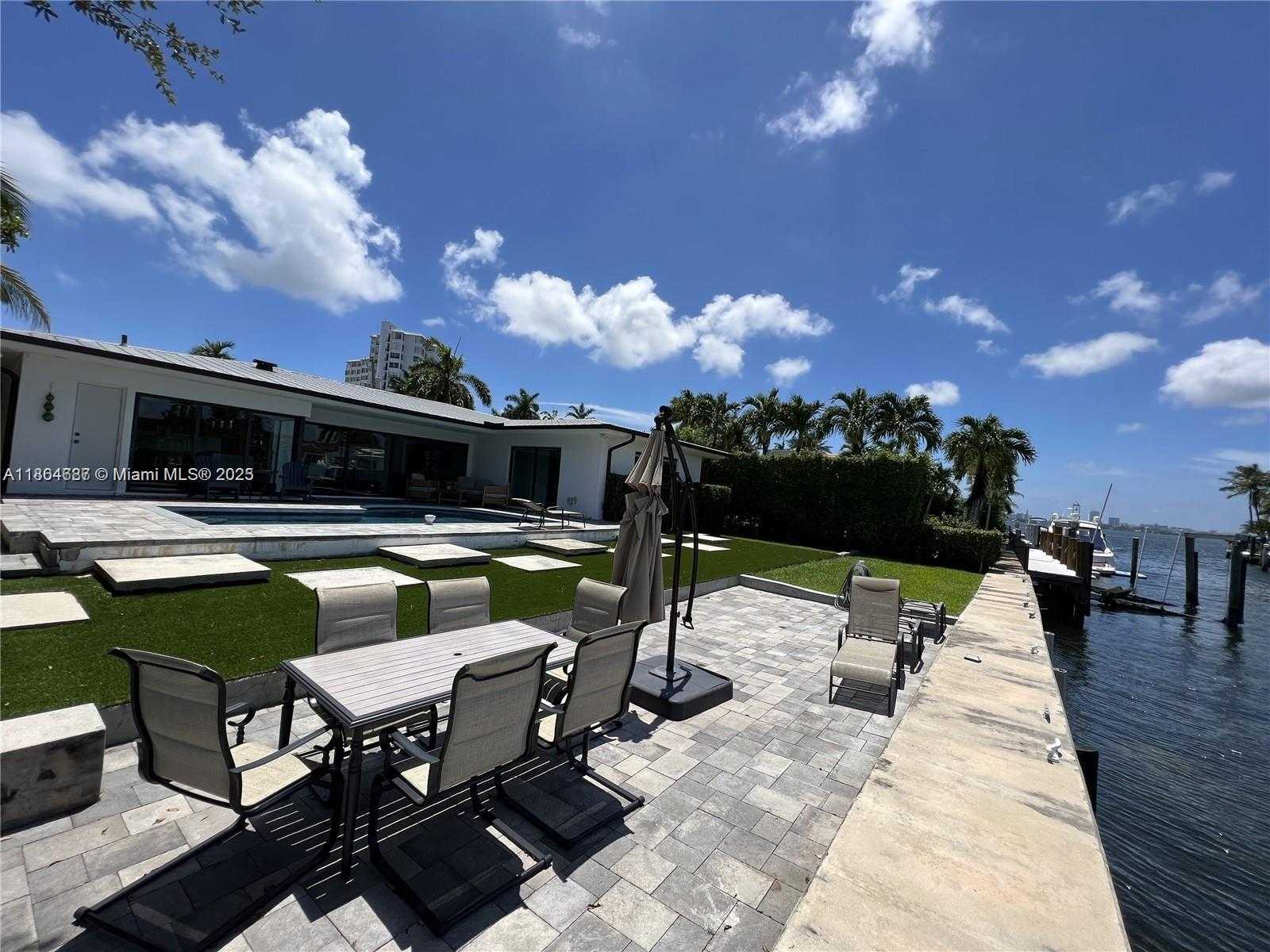 Small Image of 2062 NORTH EAST 121ST RD, North Miami Number 27