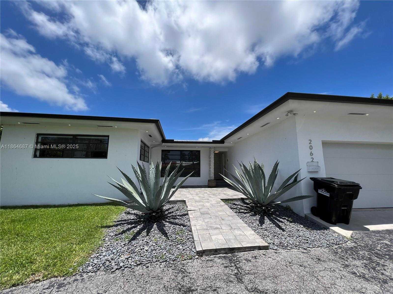 Small Image of 2062 NORTH EAST 121ST RD, North Miami Number 3