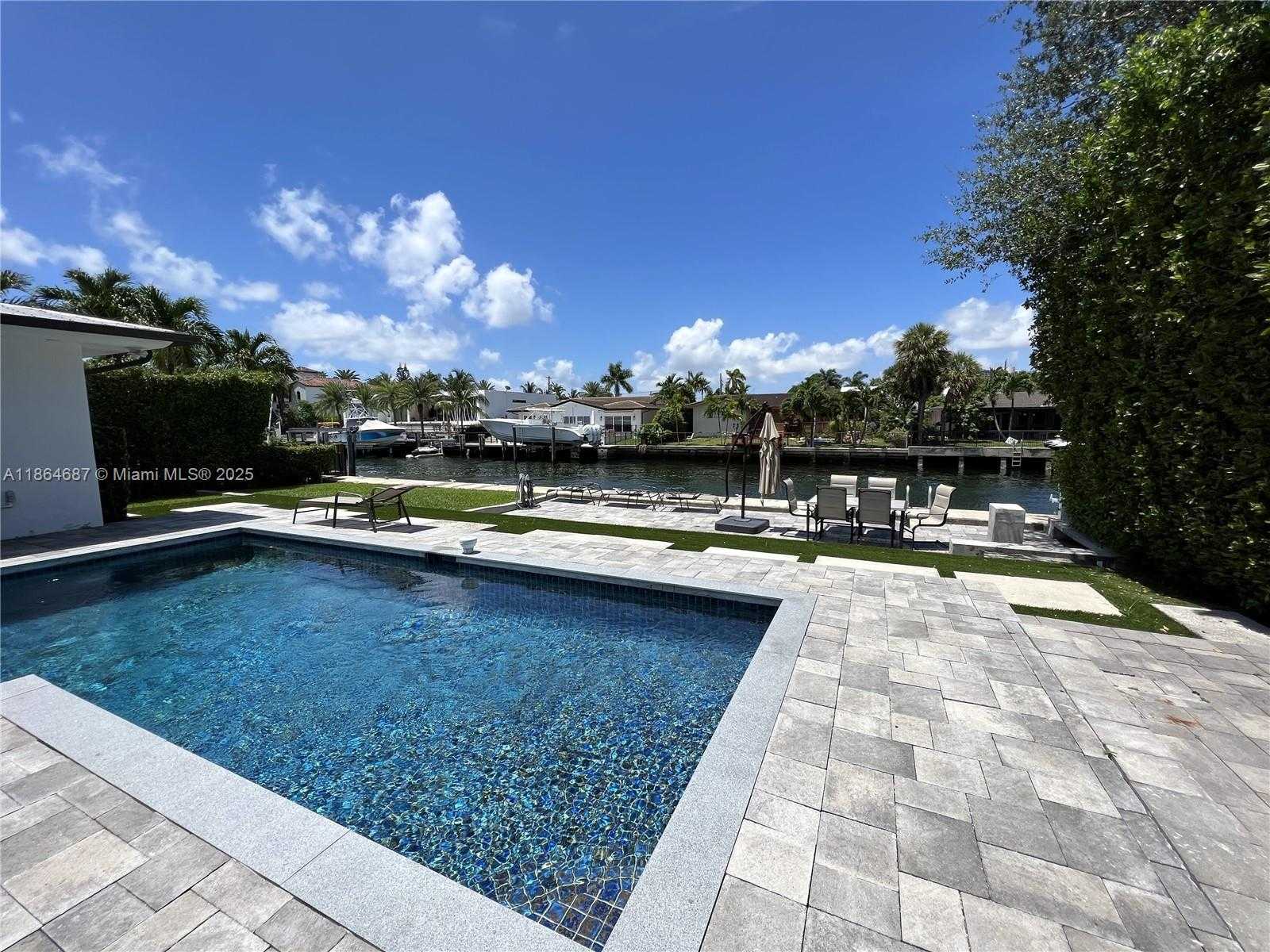 Small Image of 2062 NORTH EAST 121ST RD, North Miami Number 4
