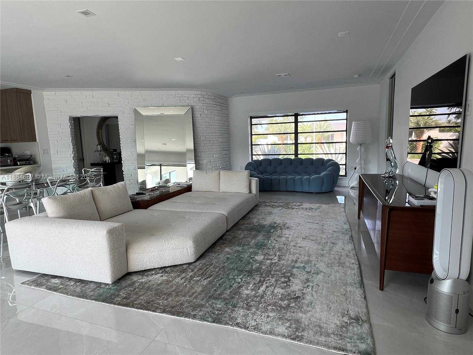 Small Image of 2062 NORTH EAST 121ST RD, North Miami Number 5