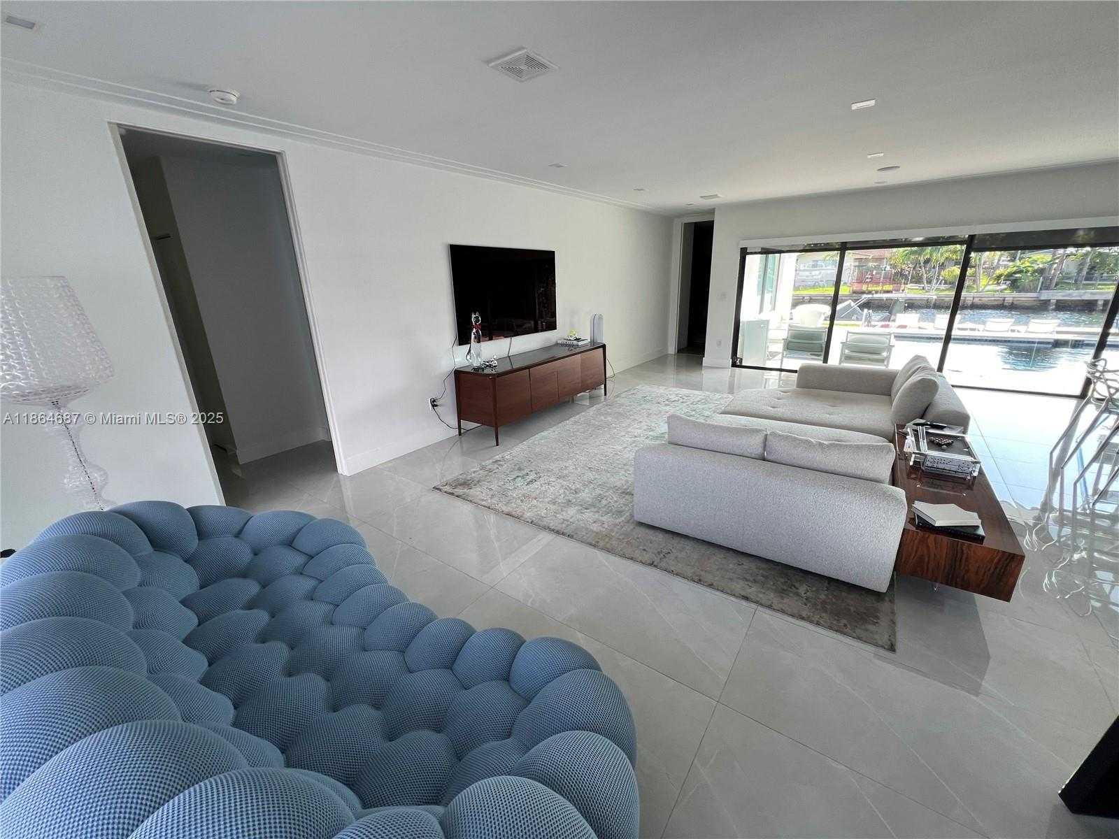 Small Image of 2062 NORTH EAST 121ST RD, North Miami Number 9