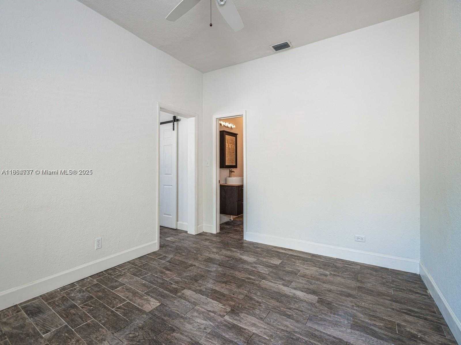 Small Image of 3452 MARGARET ST, Miami Number 10