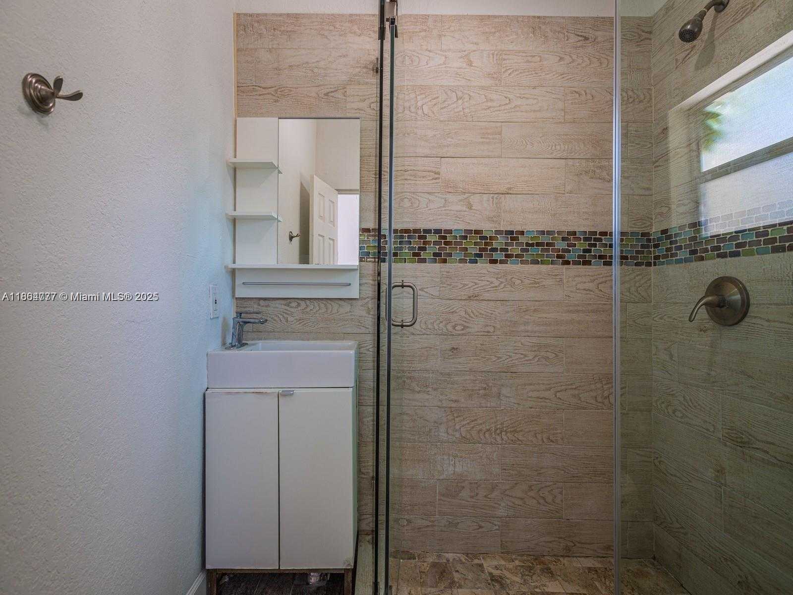 Small Image of 3452 MARGARET ST, Miami Number 12