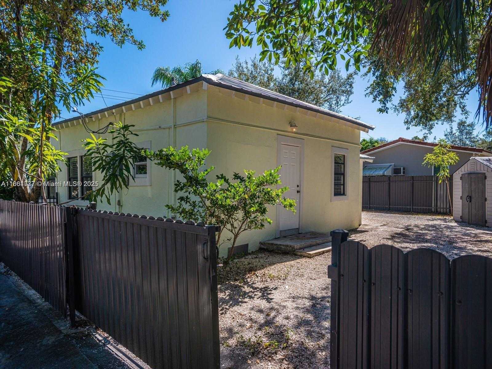 Small Image of 3452 MARGARET ST, Miami Number 4