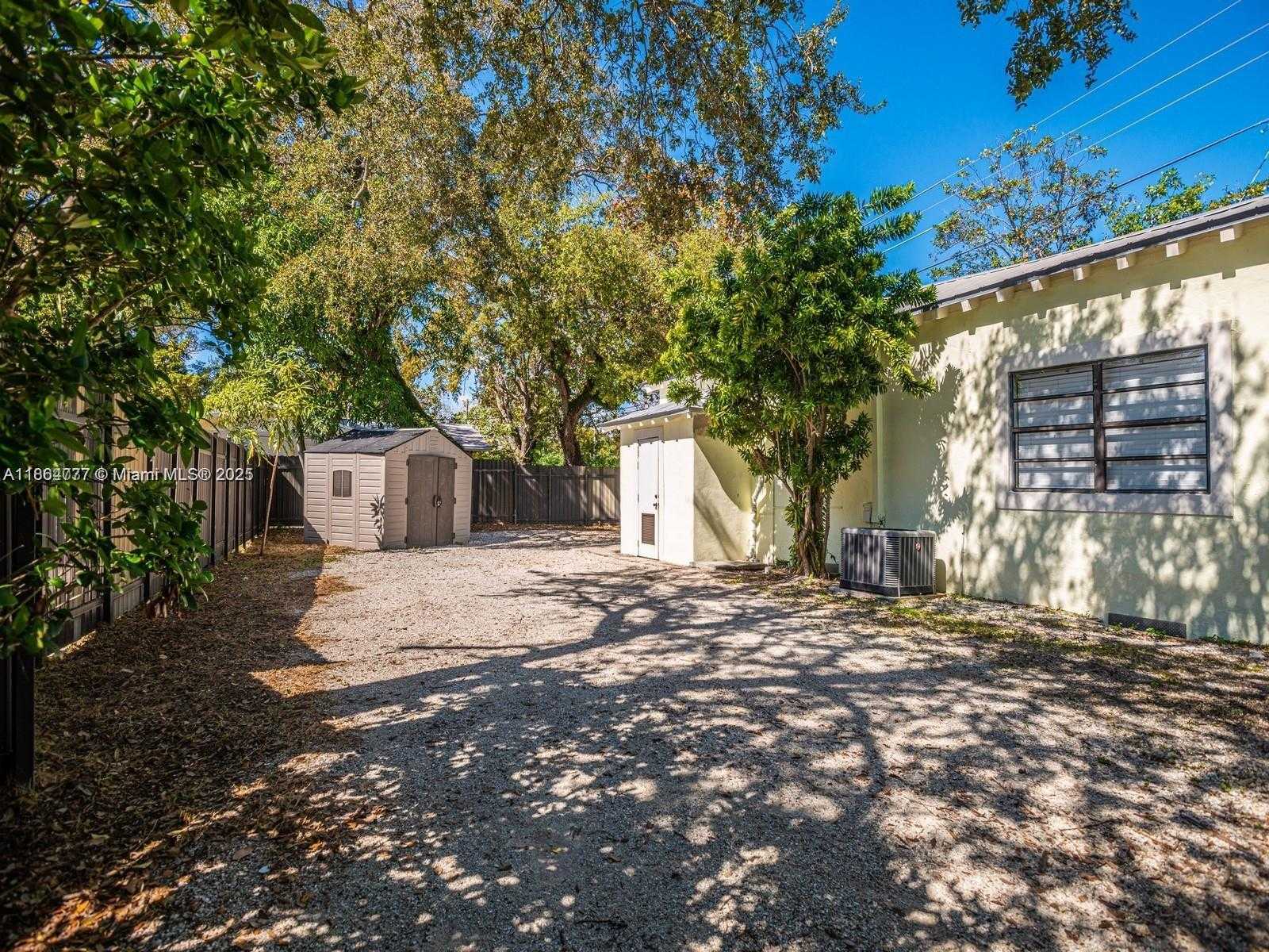 Small Image of 3452 MARGARET ST, Miami Number 5