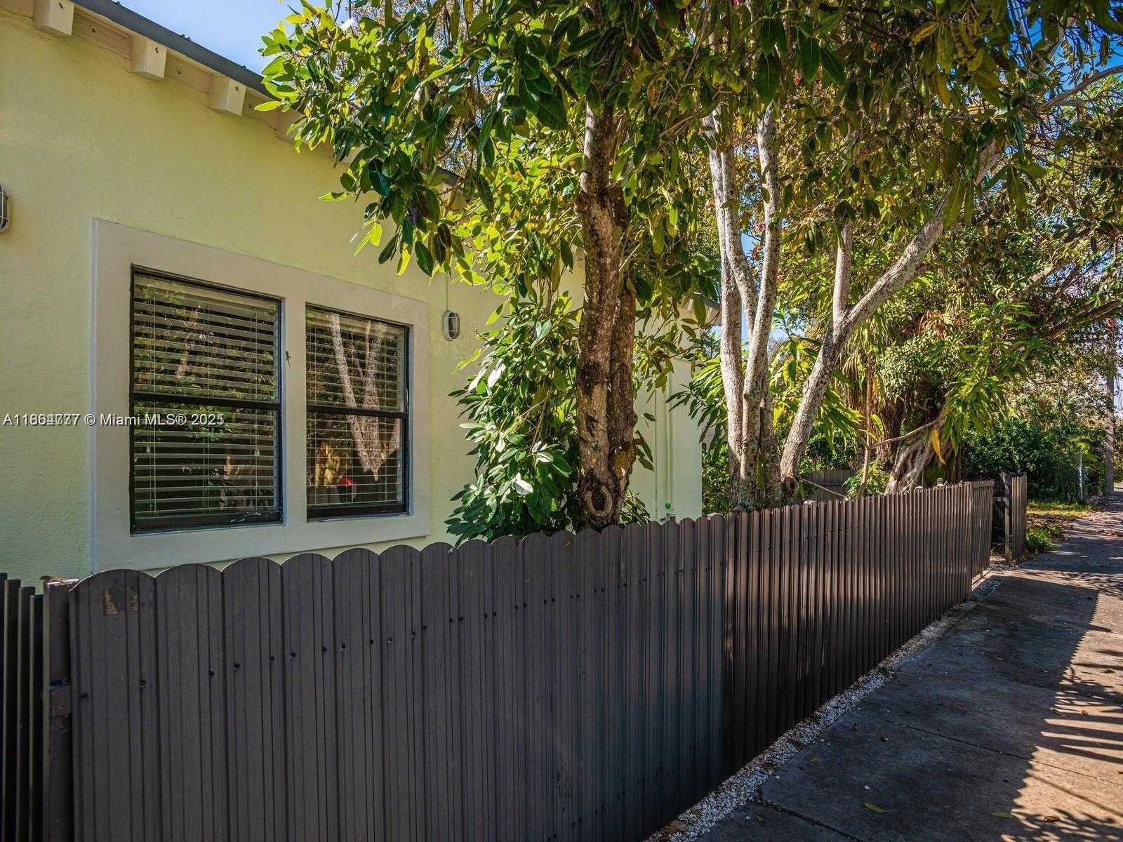 Small Image of 3452 MARGARET ST, Miami Number 6
