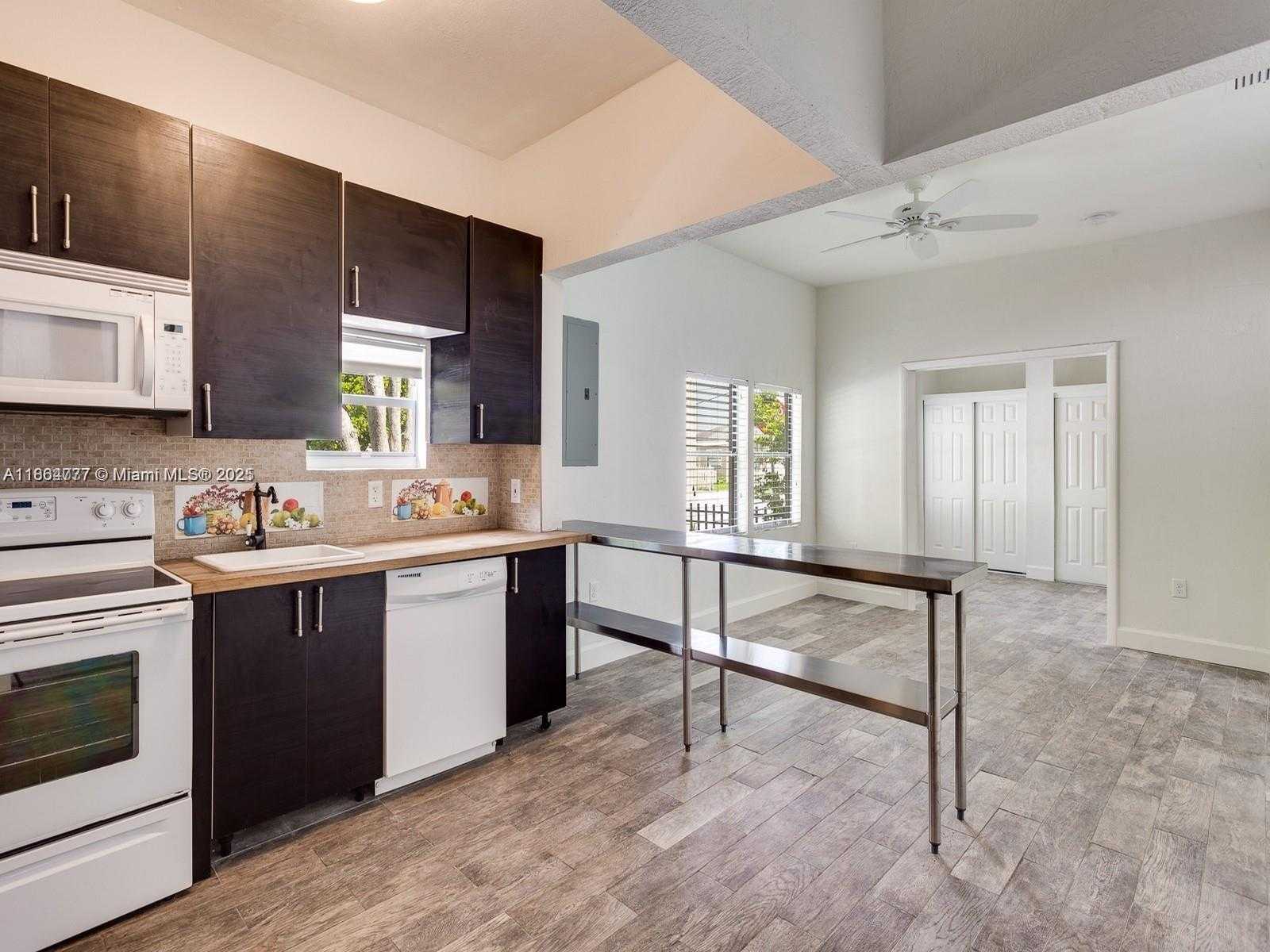 Small Image of 3452 MARGARET ST, Miami Number 7