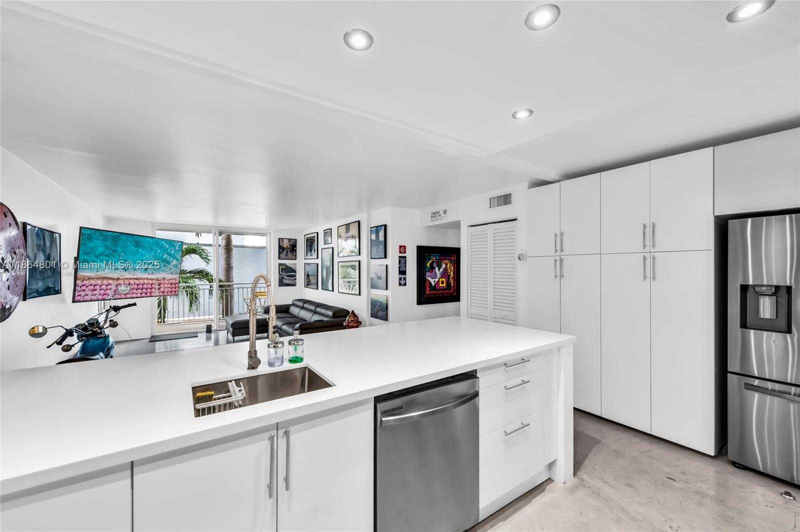 Small Image of 1666 WEST AVE #307, Miami Beach Number 10
