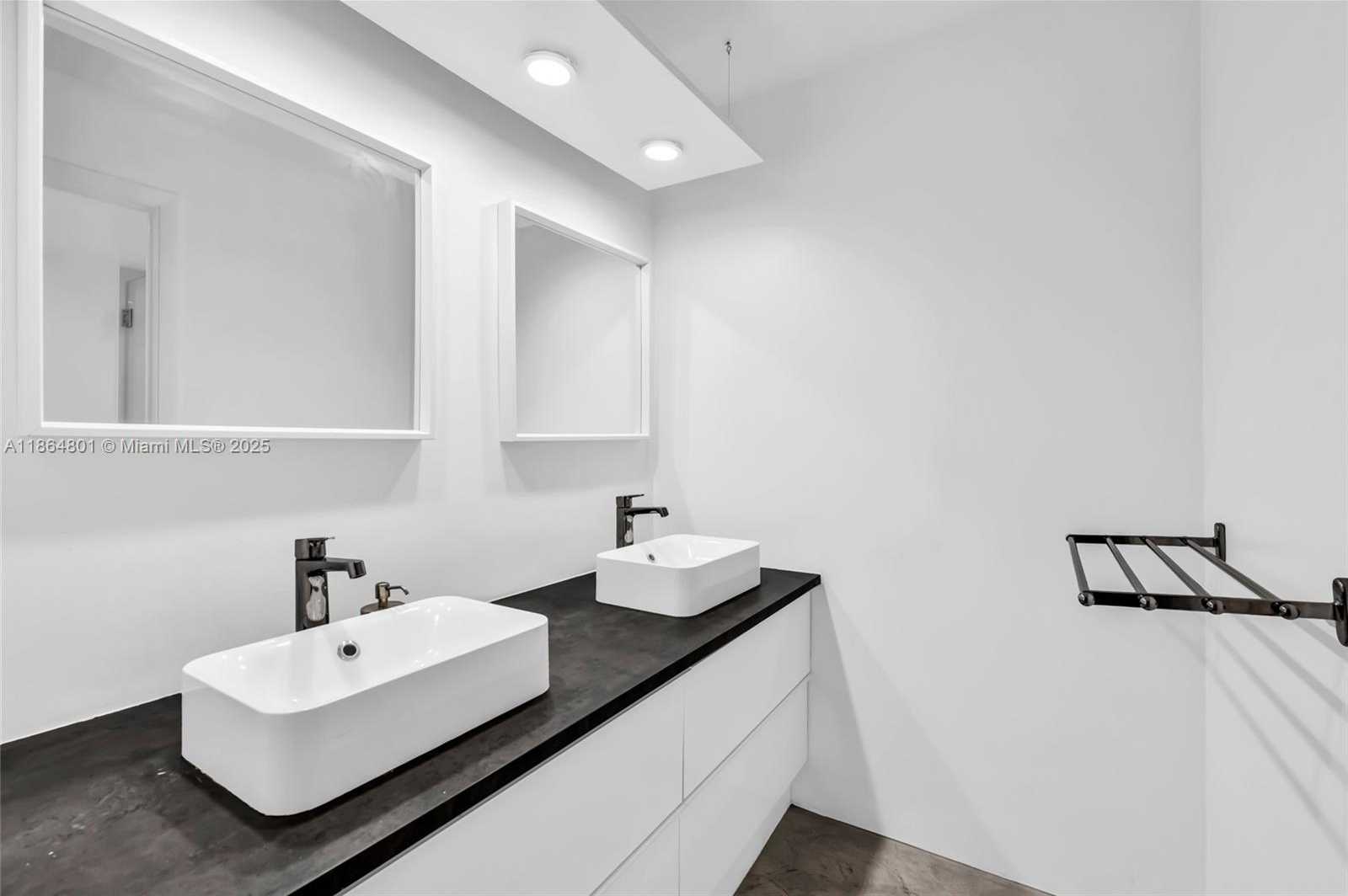 Small Image of 1666 WEST AVE #307, Miami Beach Number 20