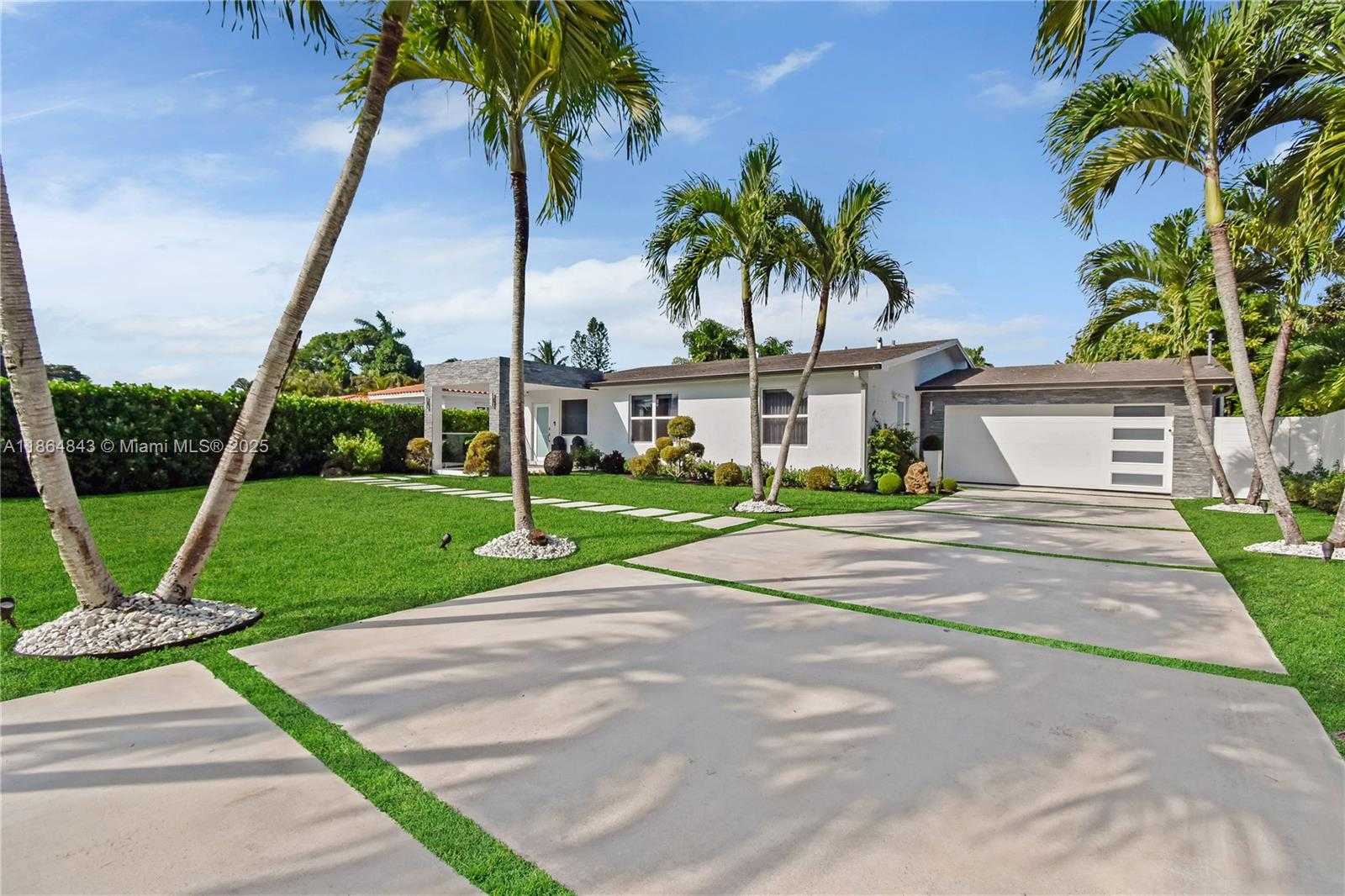 Small Image of 14441 SOUTH BISCAYNE RIVER RD, Miami Number 12