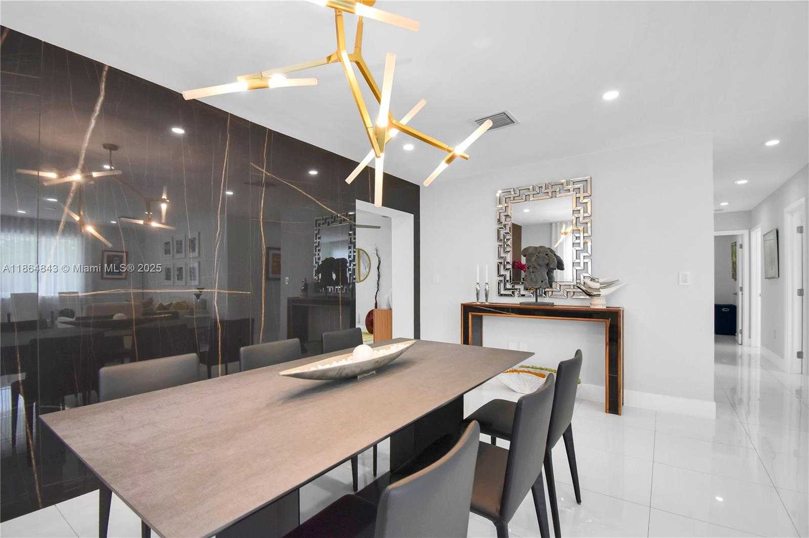 Small Image of 14441 SOUTH BISCAYNE RIVER RD, Miami Number 15