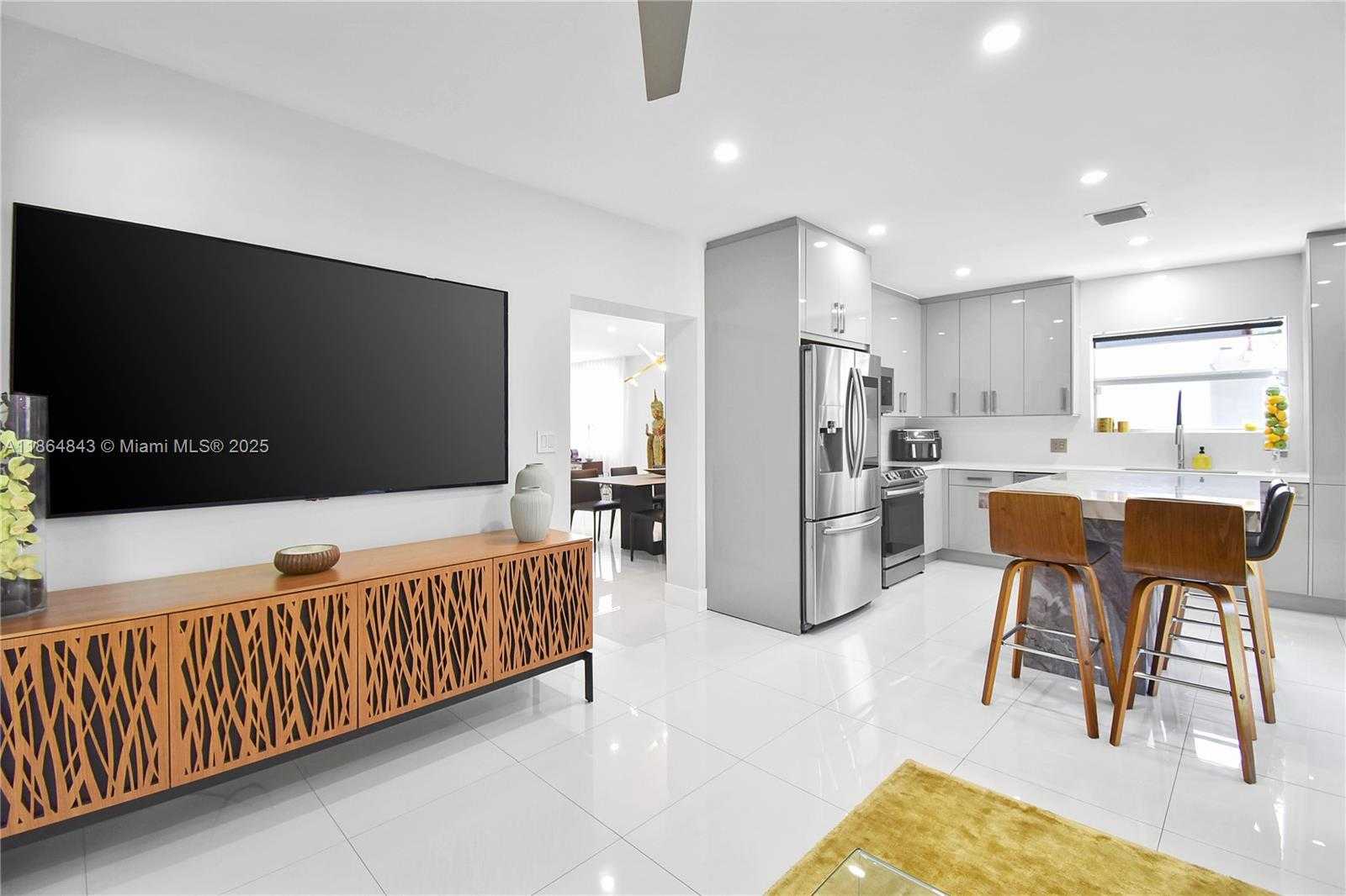 Small Image of 14441 SOUTH BISCAYNE RIVER RD, Miami Number 17