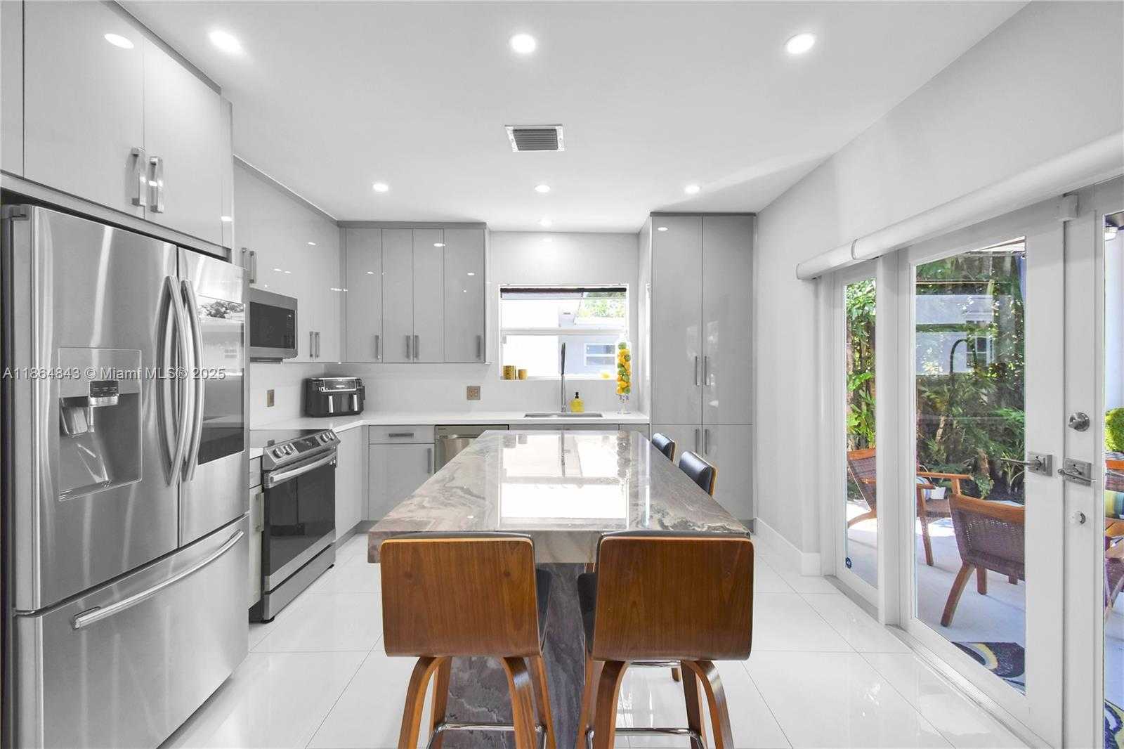 Small Image of 14441 SOUTH BISCAYNE RIVER RD, Miami Number 19