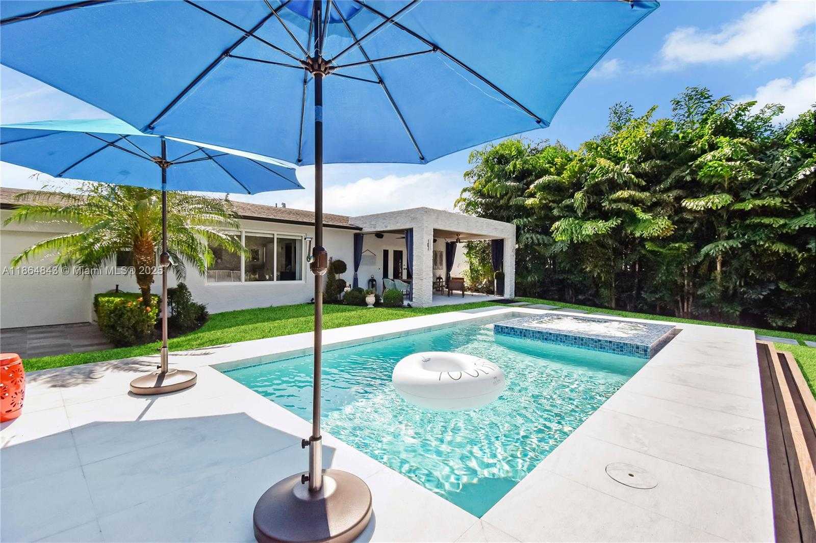 Small Image of 14441 SOUTH BISCAYNE RIVER RD, Miami Number 2