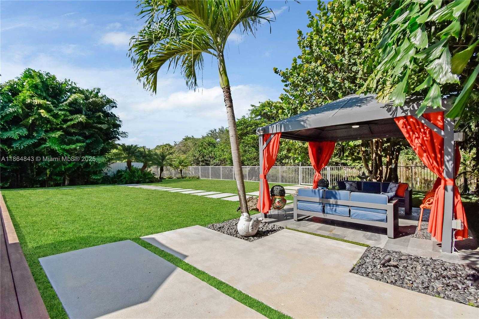Small Image of 14441 SOUTH BISCAYNE RIVER RD, Miami Number 25