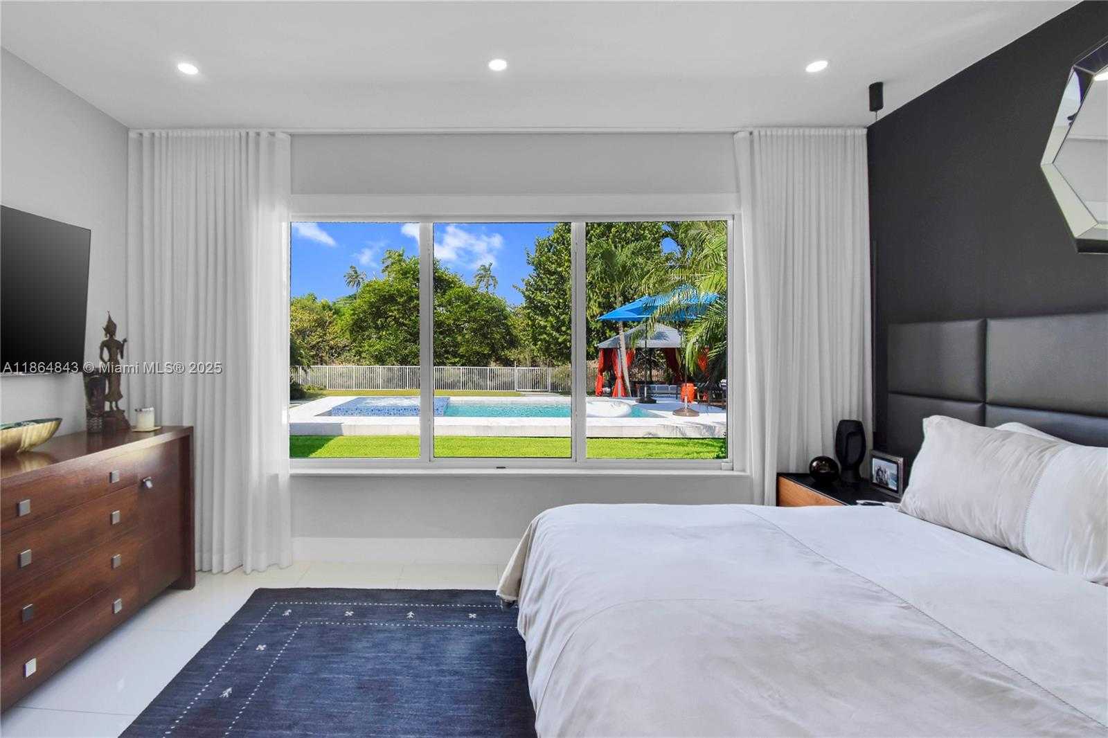 Small Image of 14441 SOUTH BISCAYNE RIVER RD, Miami Number 31