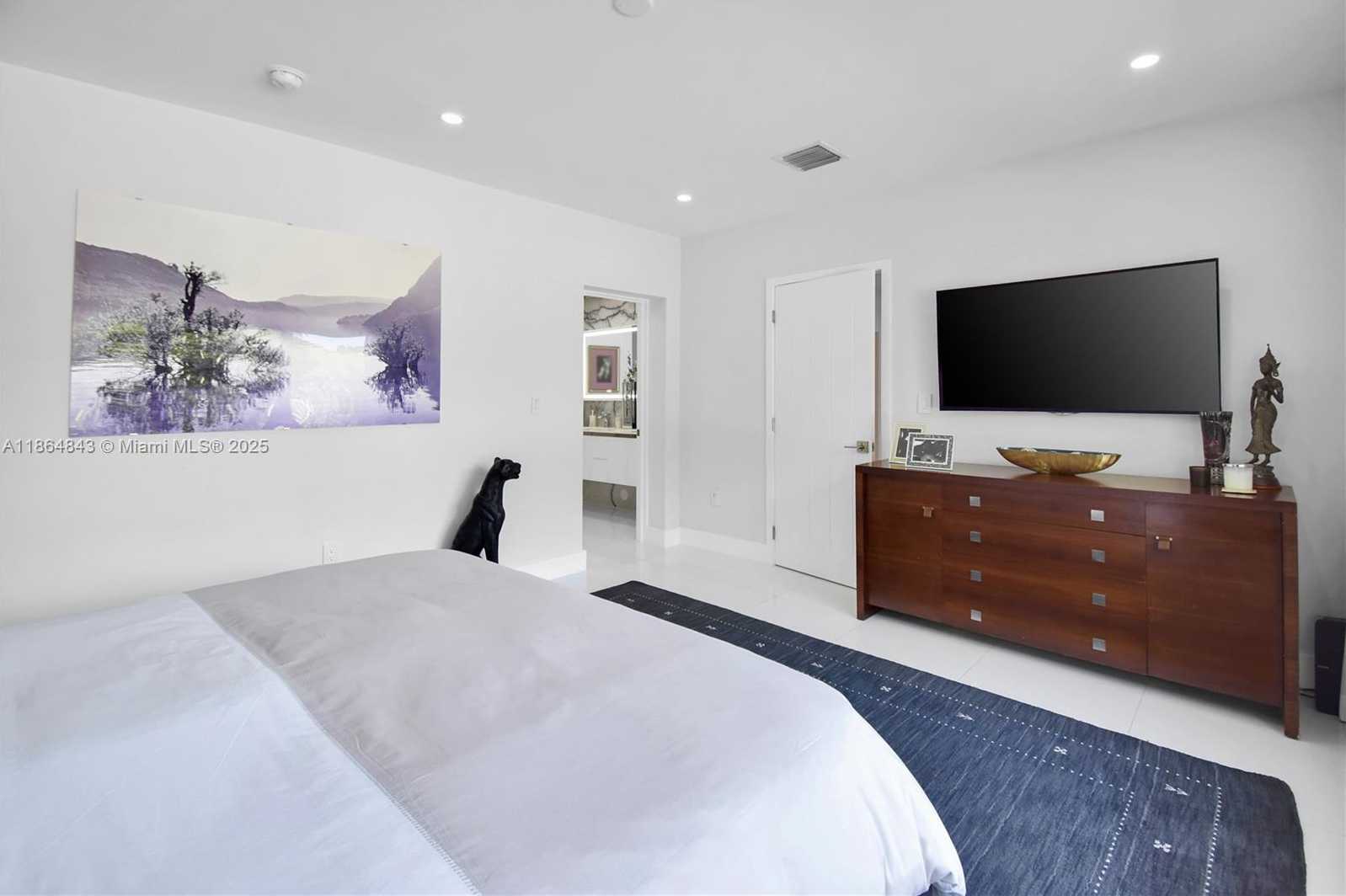 Small Image of 14441 SOUTH BISCAYNE RIVER RD, Miami Number 32