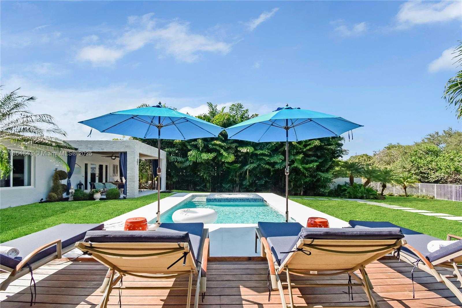 Small Image of 14441 SOUTH BISCAYNE RIVER RD, Miami Number 4