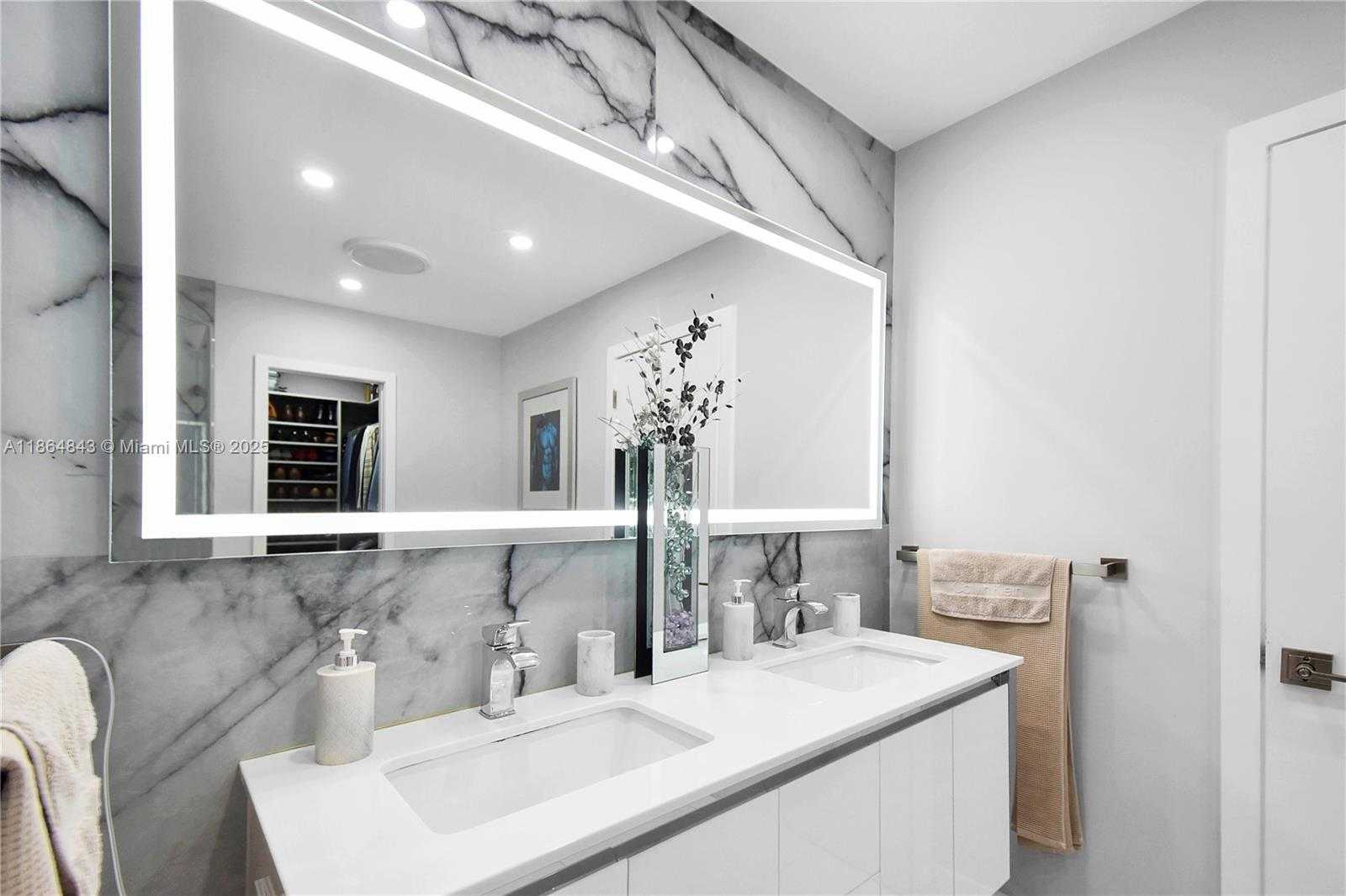 Small Image of 14441 SOUTH BISCAYNE RIVER RD, Miami Number 40