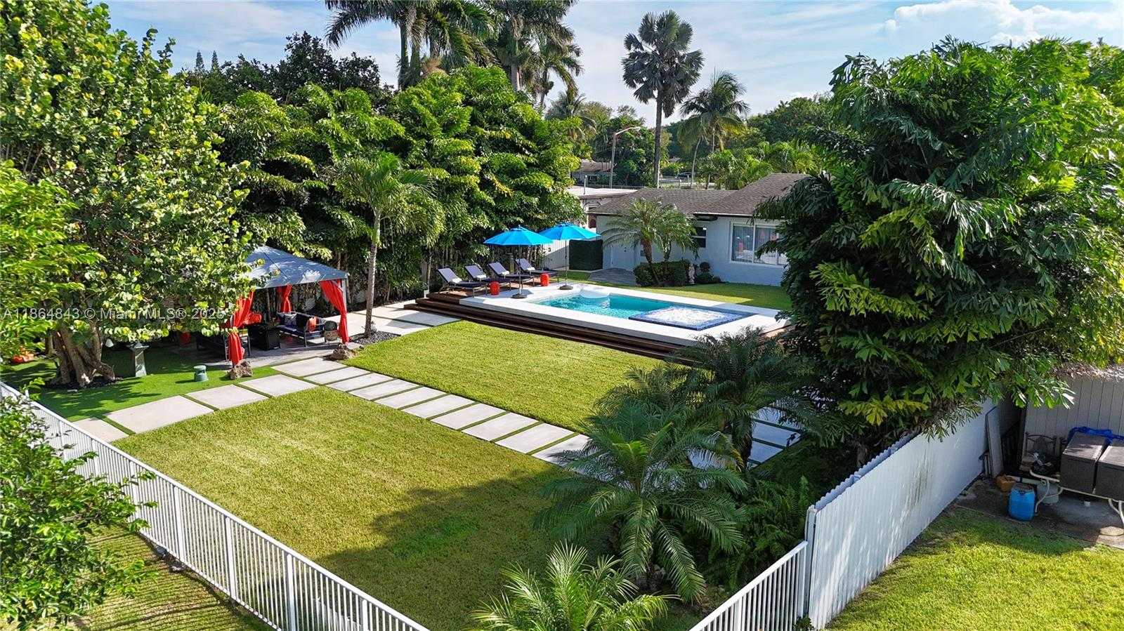 Small Image of 14441 SOUTH BISCAYNE RIVER RD, Miami Number 43