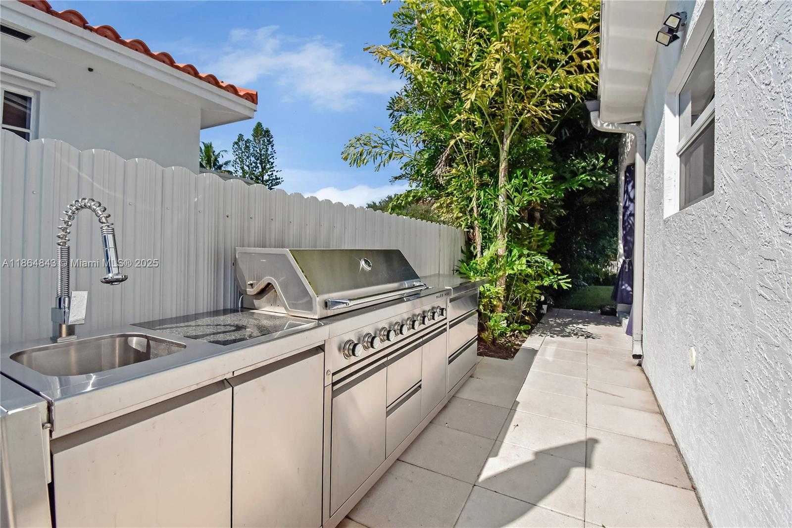 Small Image of 14441 SOUTH BISCAYNE RIVER RD, Miami Number 50