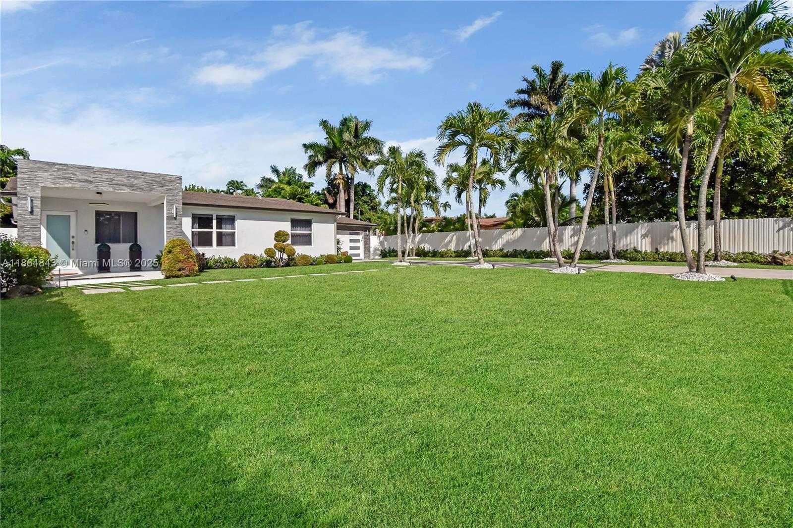 Small Image of 14441 SOUTH BISCAYNE RIVER RD, Miami Number 52