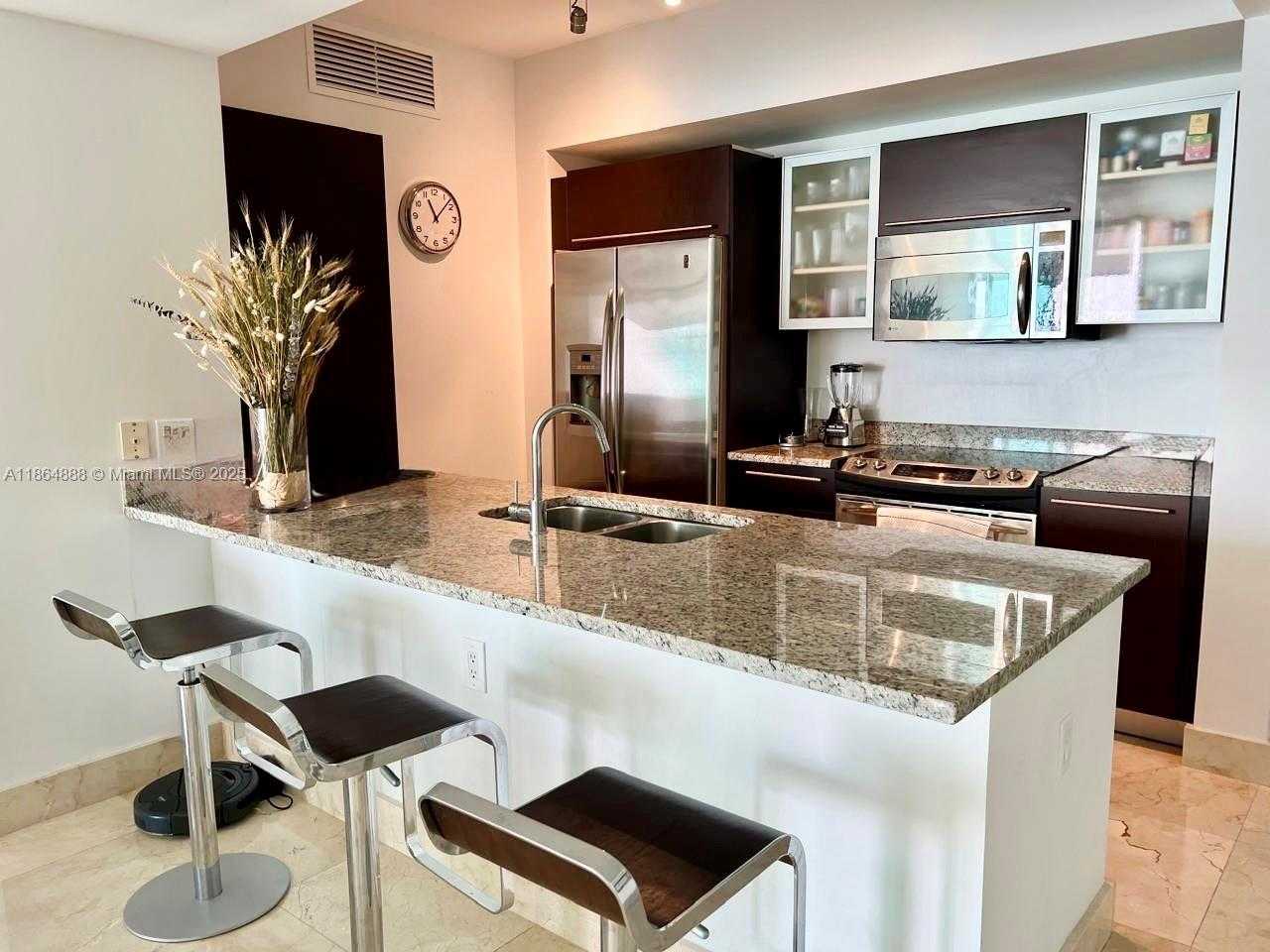 Small Image of 950 BRICKELL BAY DR #2711, Miami Number 12