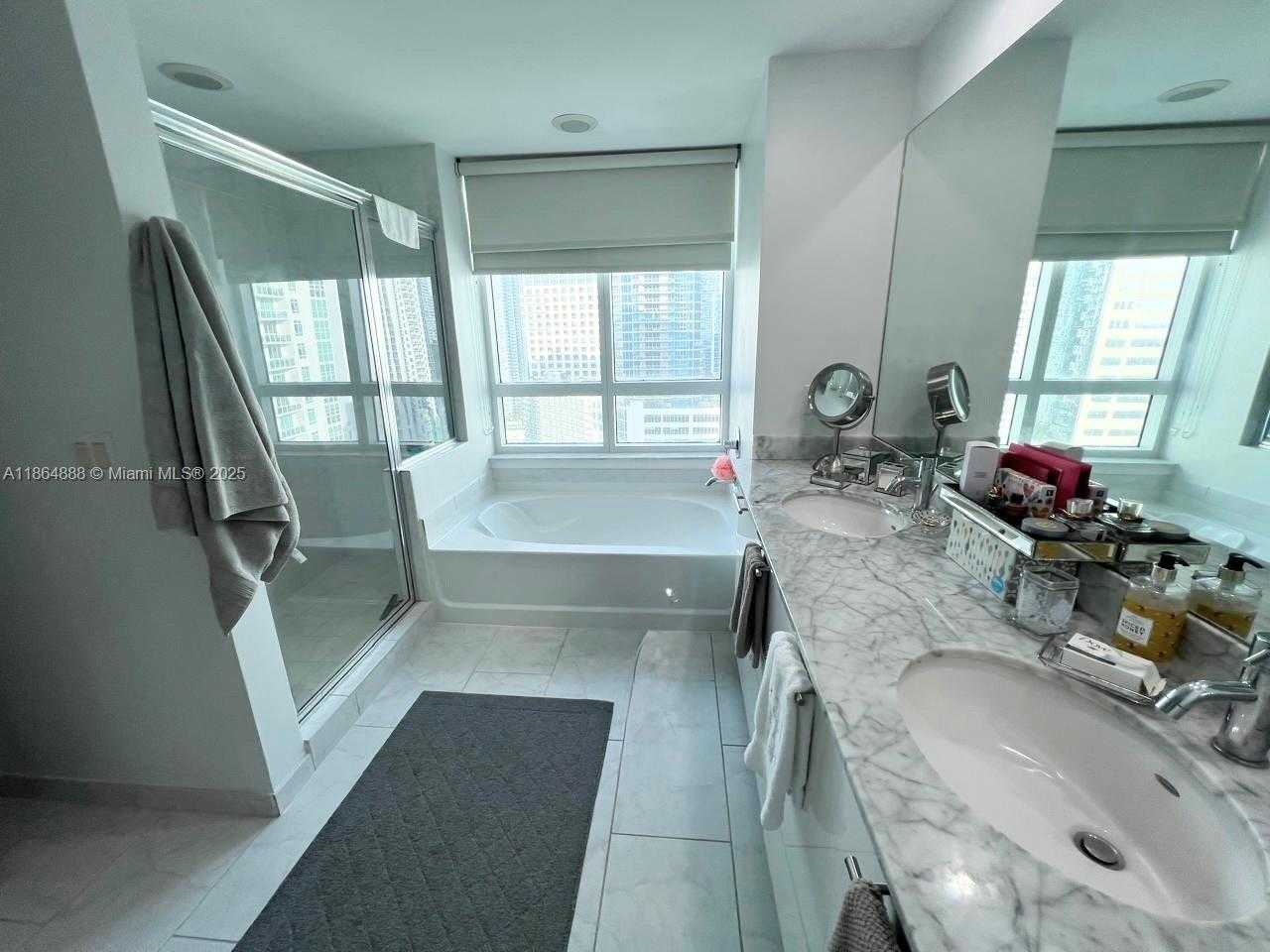 Small Image of 950 BRICKELL BAY DR #2711, Miami Number 15