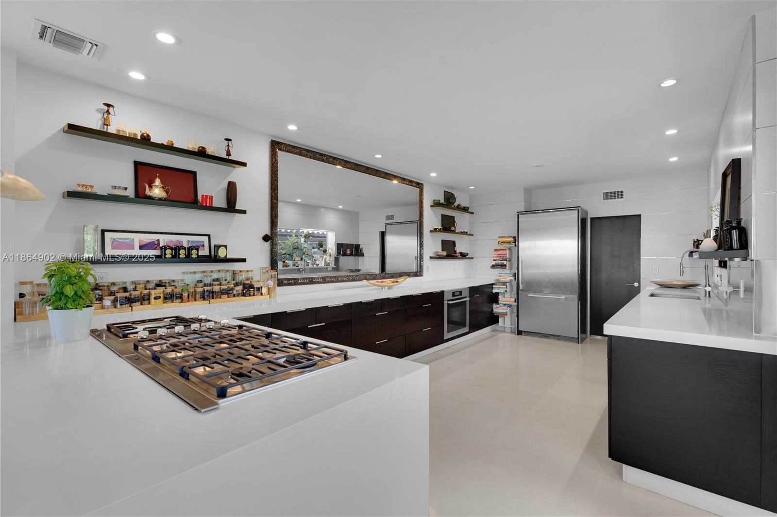 Small Image of 1111 NORTH VENETIAN DR, Miami Number 14
