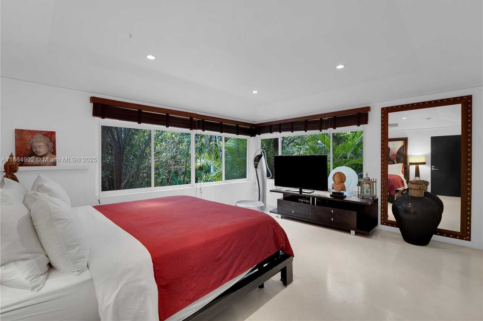 Small Image of 1111 NORTH VENETIAN DR, Miami Number 16