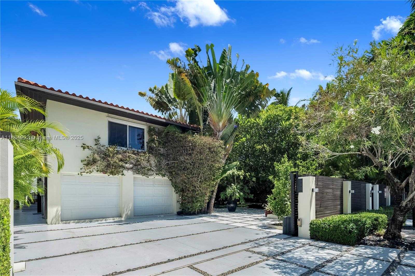 Small Image of 1111 NORTH VENETIAN DR, Miami Number 2