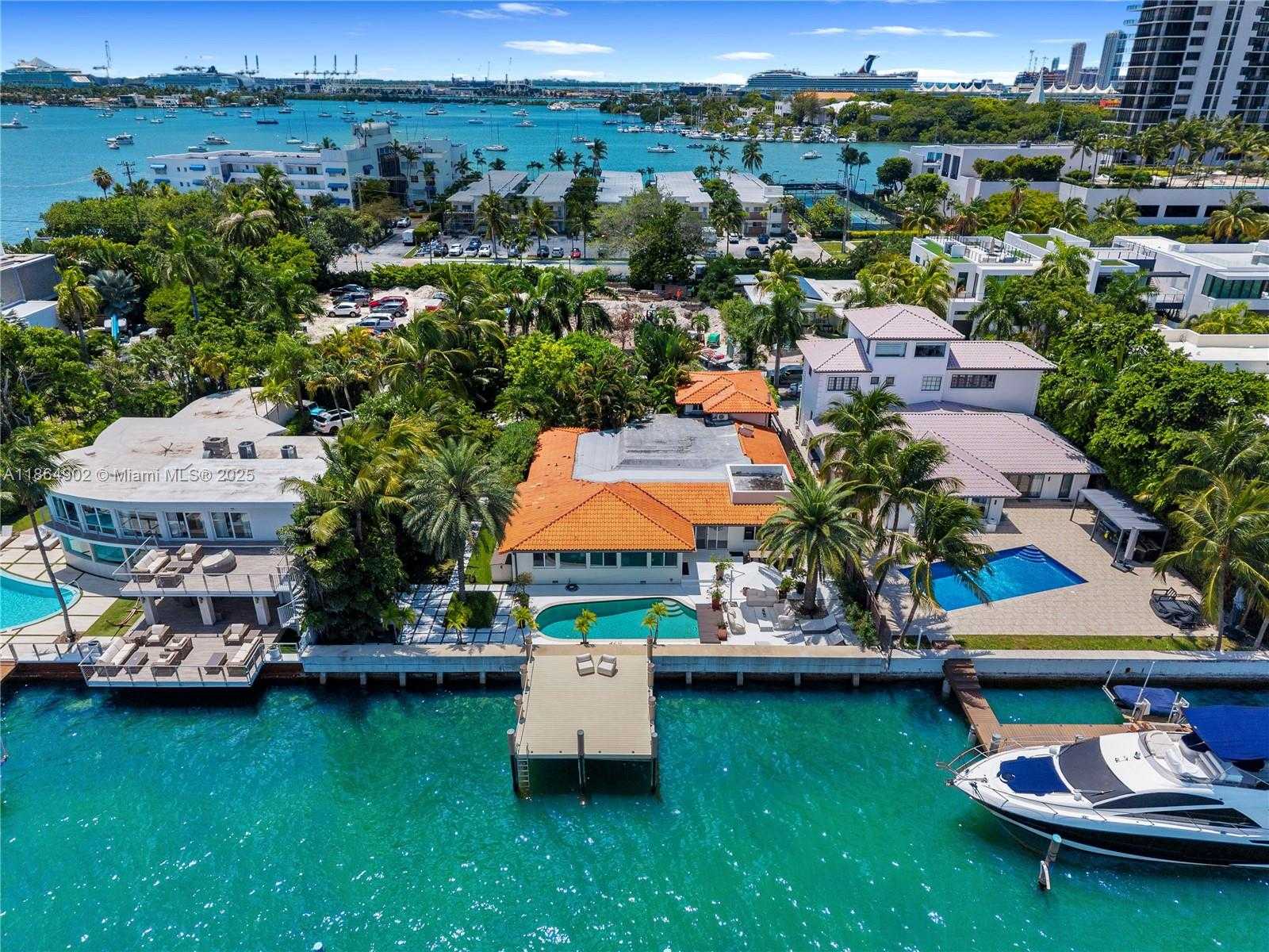 Small Image of 1111 NORTH VENETIAN DR, Miami Number 26