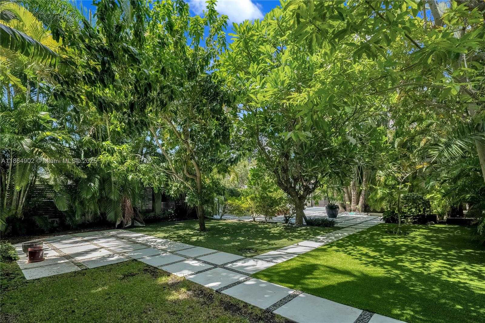 Small Image of 1111 NORTH VENETIAN DR, Miami Number 4