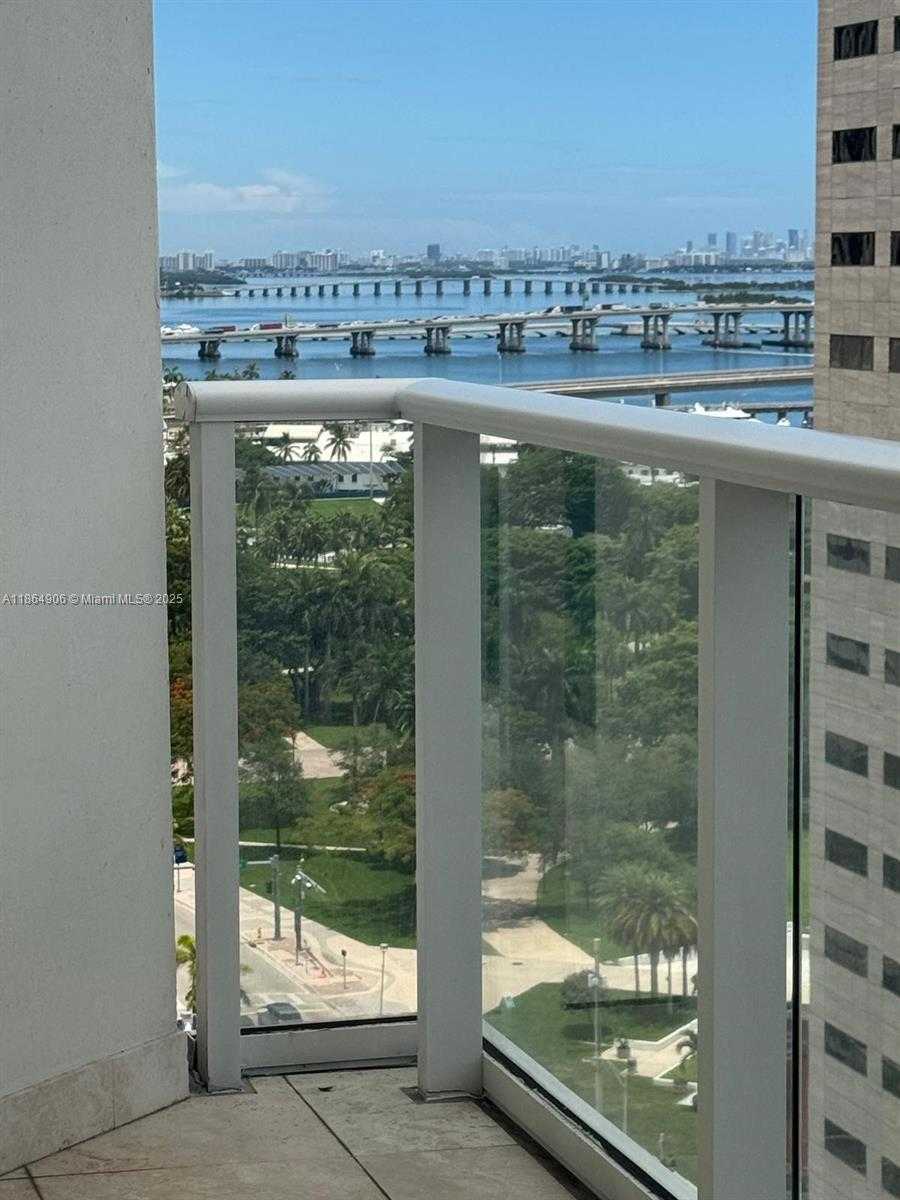 Small Image of 300 SOUTH BISCAYNE BLVD #T-1514, Miami Number 3
