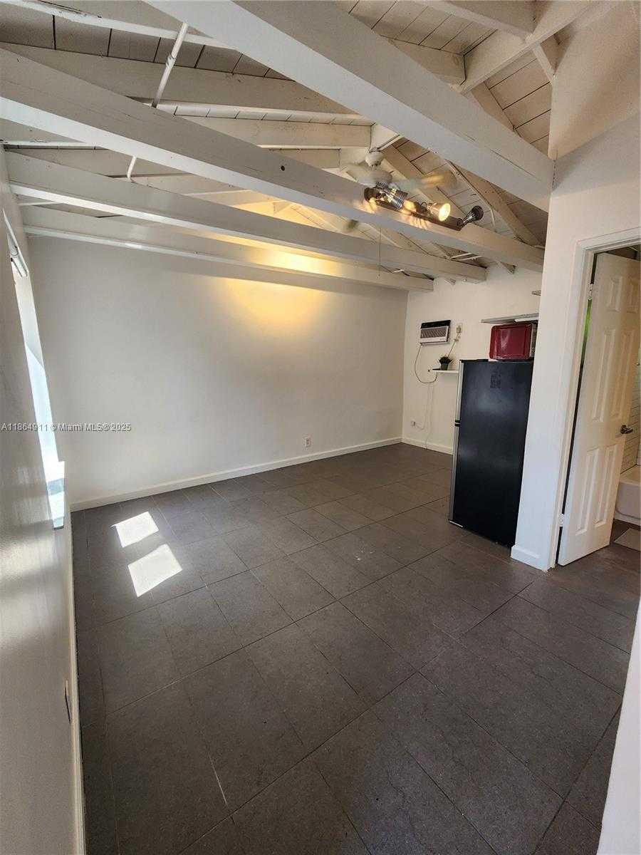 Small Image of Hollywood Number 11