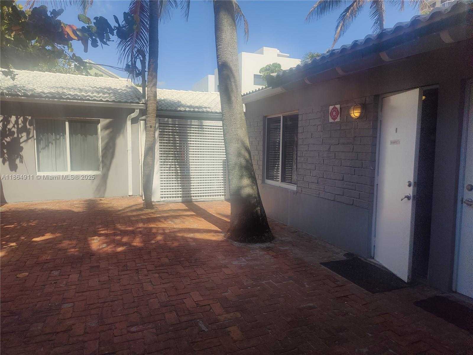 Small Image of Hollywood Number 8