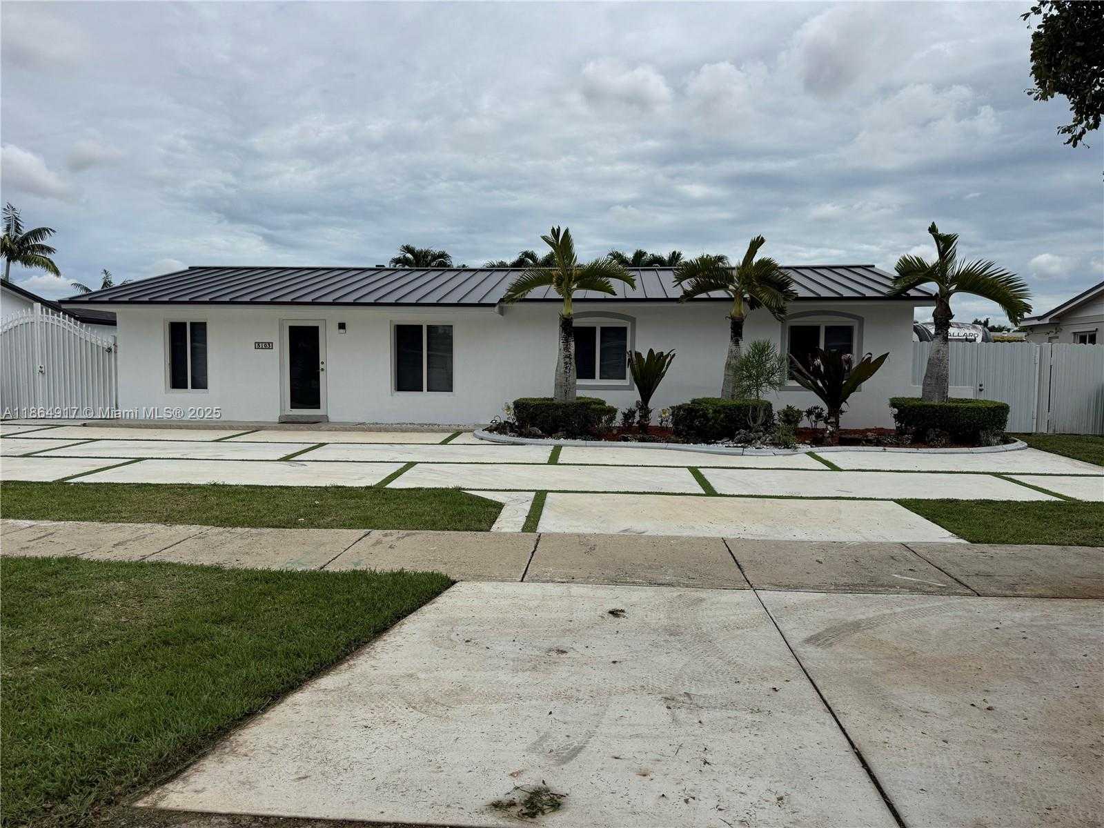 Small Image of 5103 SOUTH WEST 128TH PL, Miami Number 2
