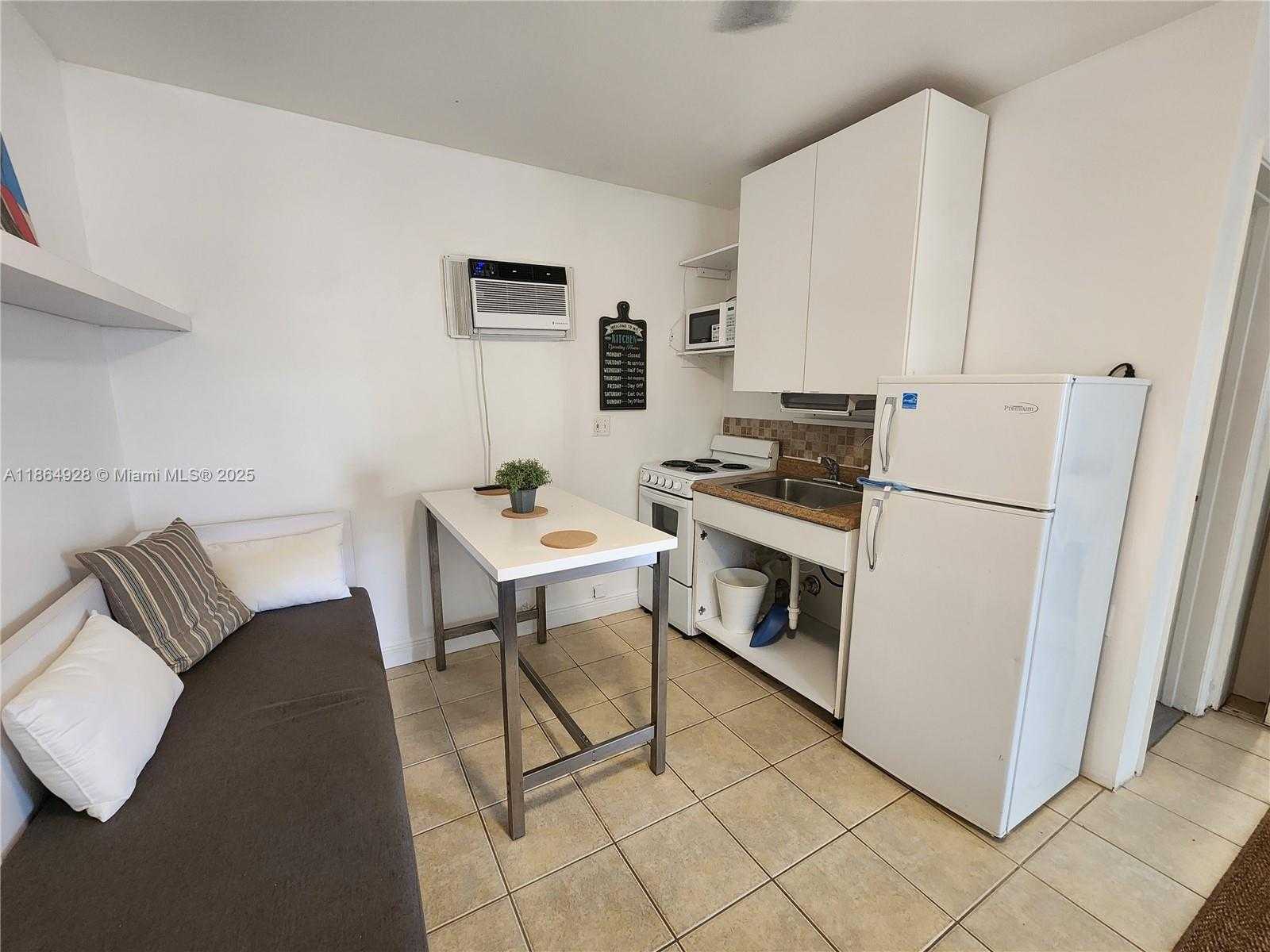 Small Image of 315 WALNUT ST #2, Hollywood Number 9