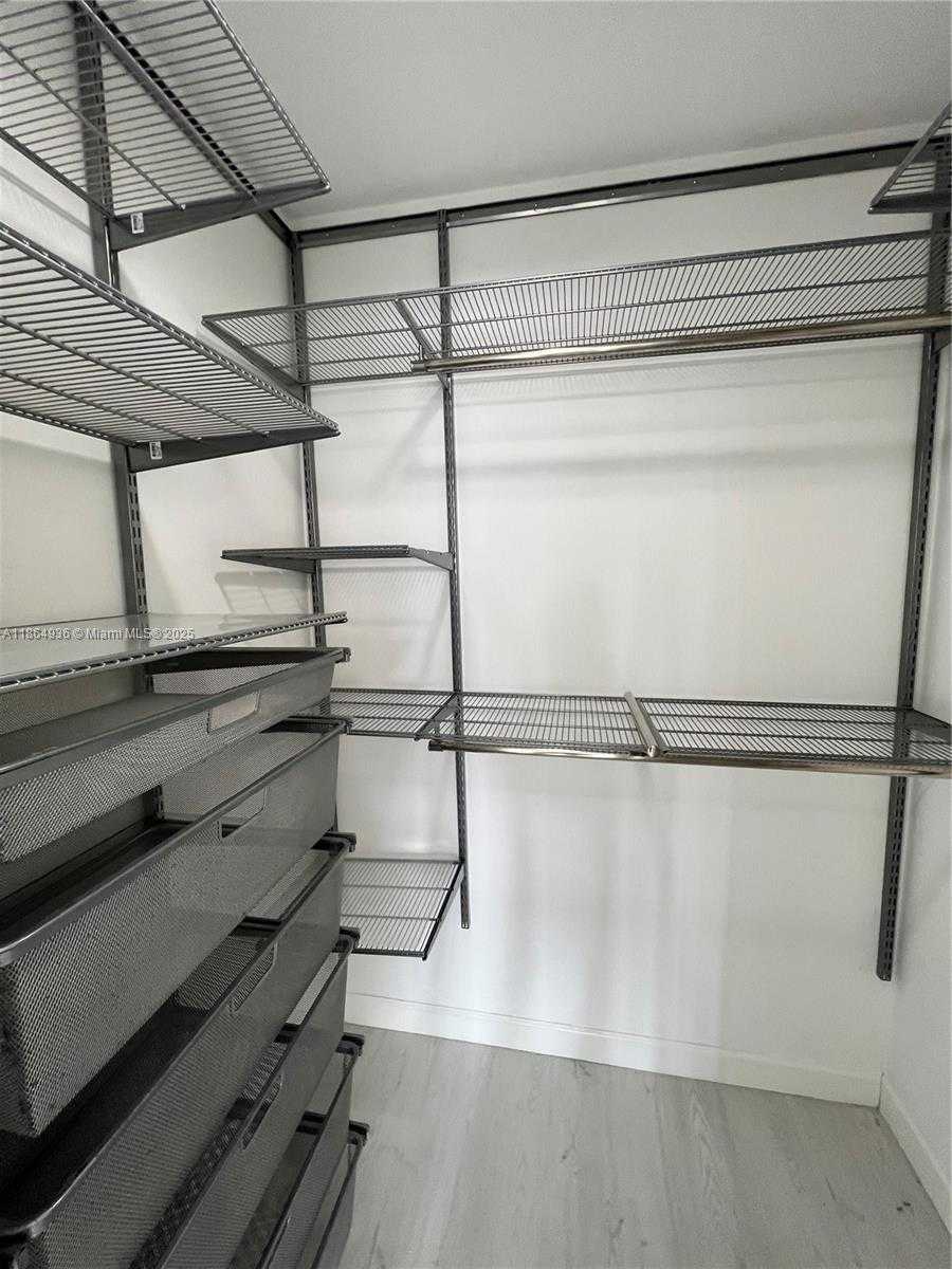 Small Image of 770 CLAUGHTON ISLAND DR #PH-17, Miami Number 10