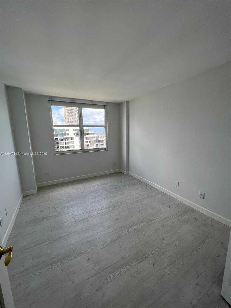 Small Image of 770 CLAUGHTON ISLAND DR #PH-17, Miami Number 12